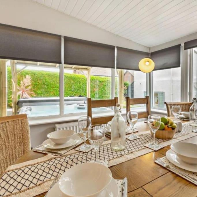Holiday home Ty Llwyd - Luxury Holiday Home Sleeping 8, Hot Tub Available *