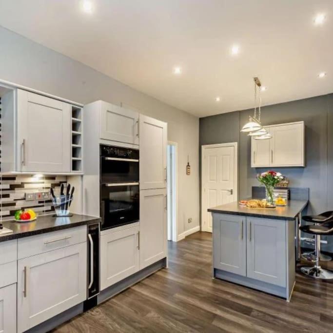 Holiday home Ty Llwyd - Luxury Holiday Home Sleeping 8, Hot Tub Available