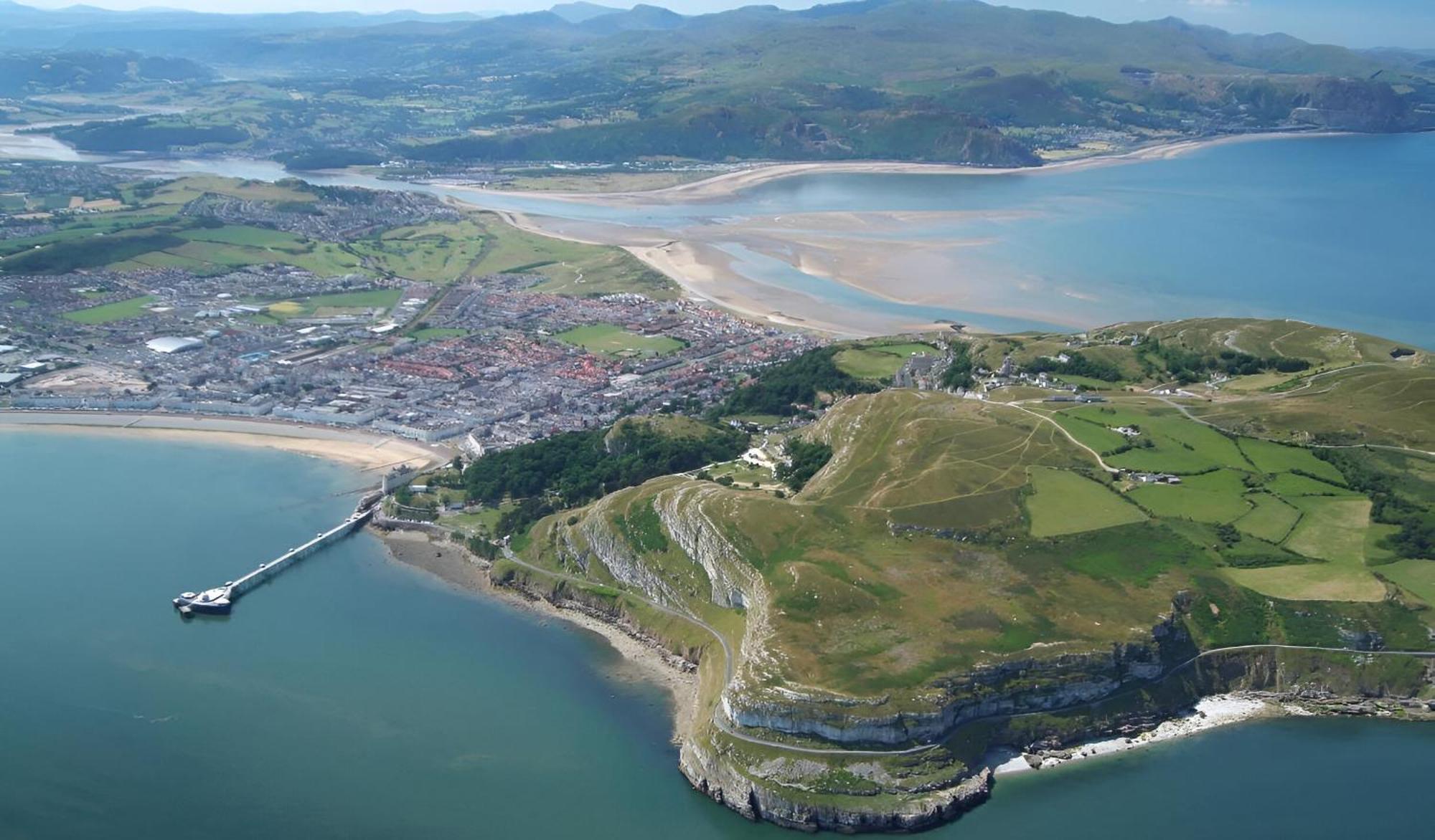 Seaside Bliss Your Perfect 1br Wales Escape Apartment