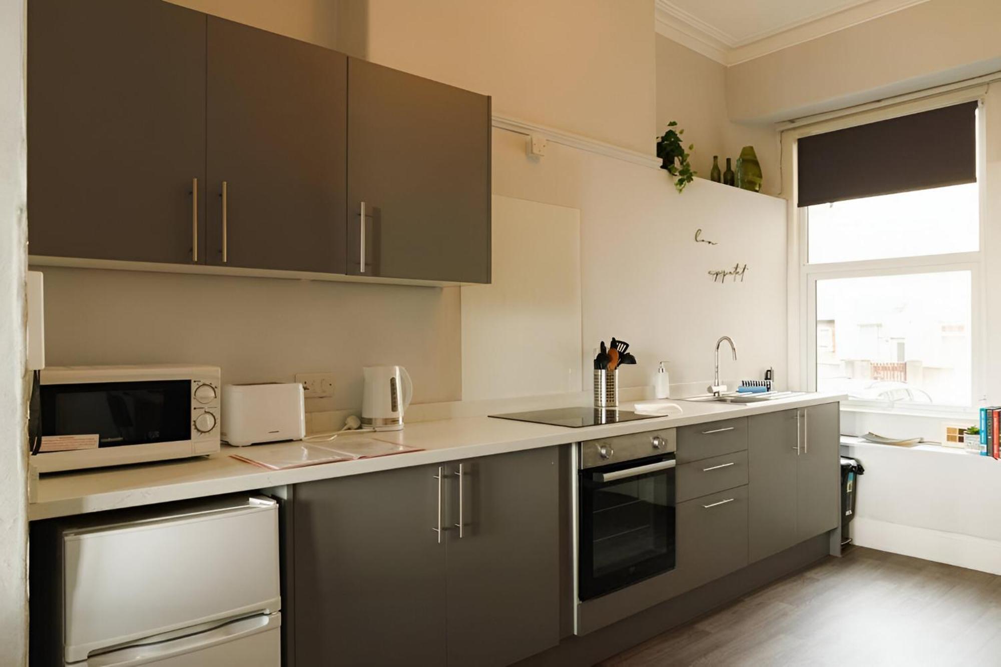 Seaside Bliss Your Perfect 1br Wales Escape *
