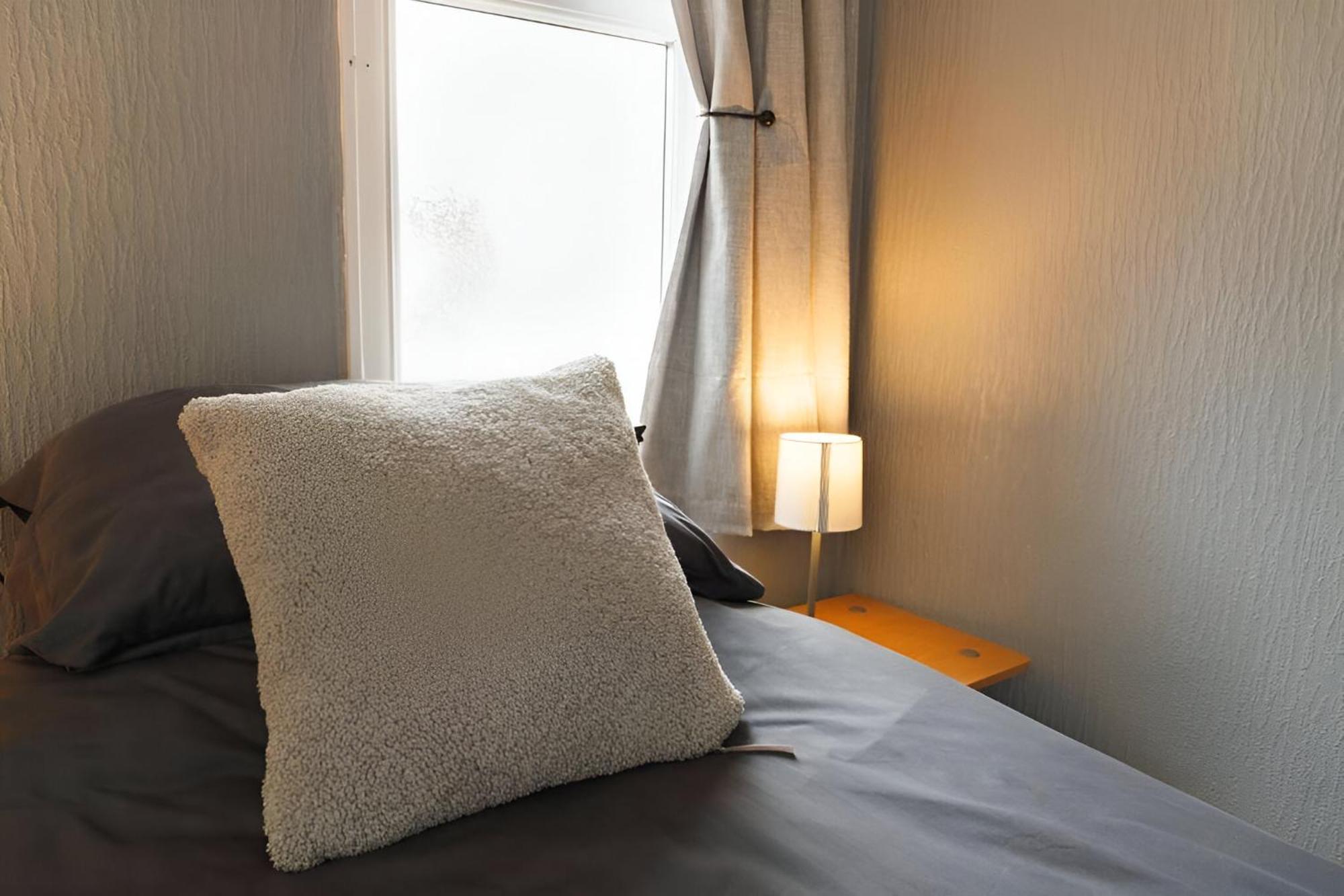 Seaside Solace 2br With Scenic Coastline Views Apartment *