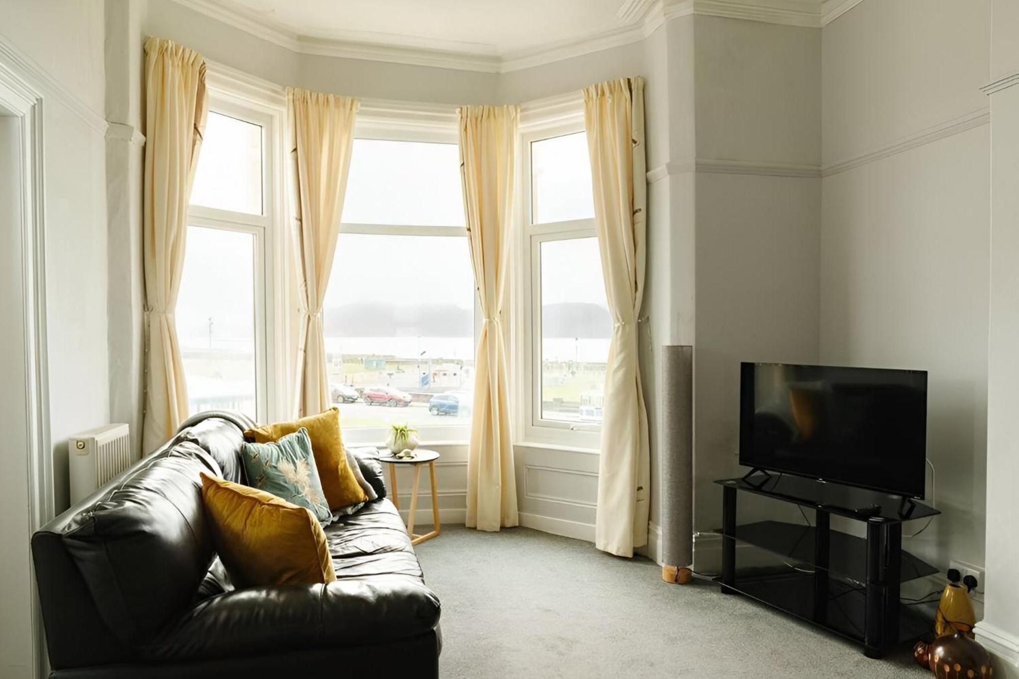 Apartment Seaside Solace 2br With Scenic Coastline Views Llandudno