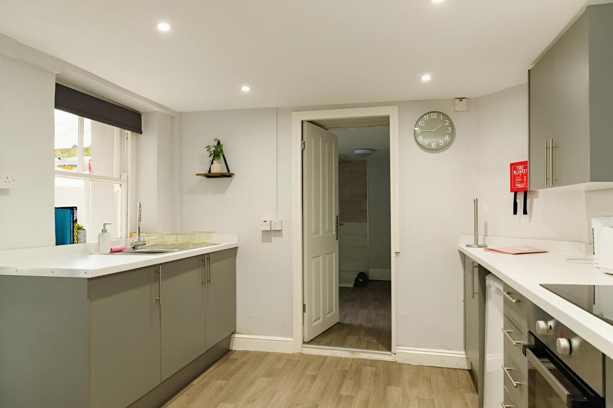 Seaside Charm 1br Coastal Retreat In Wales Apartment *