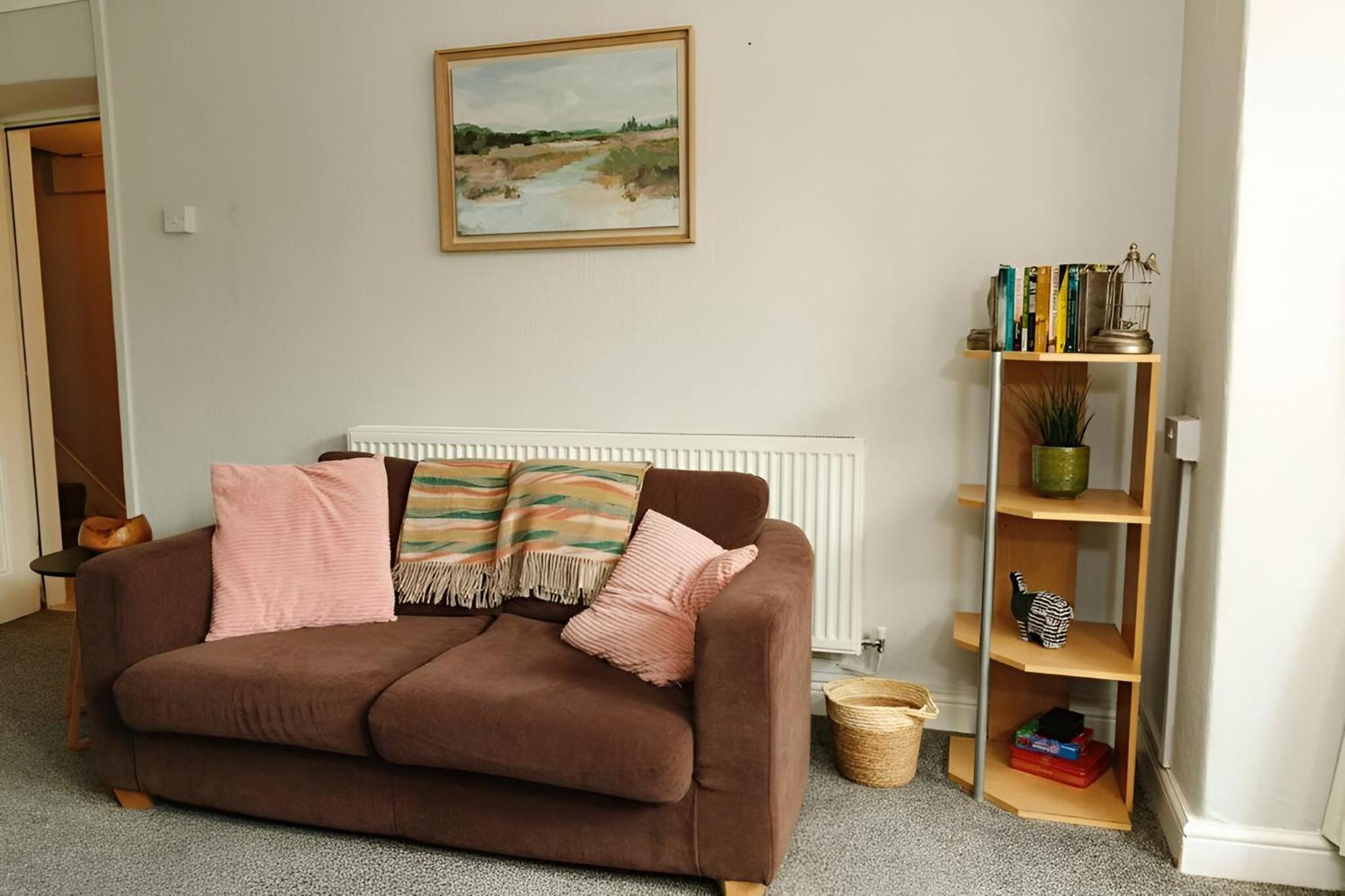 Seaside Charm 1br Coastal Retreat In Wales