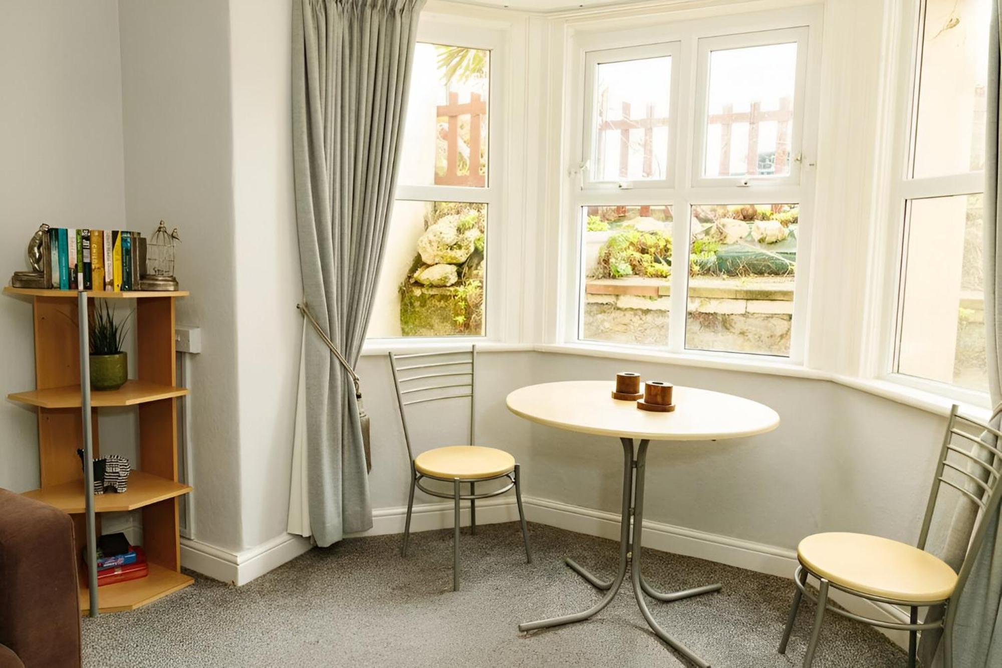 Apartment Seaside Charm 1br Coastal Retreat In Wales *
