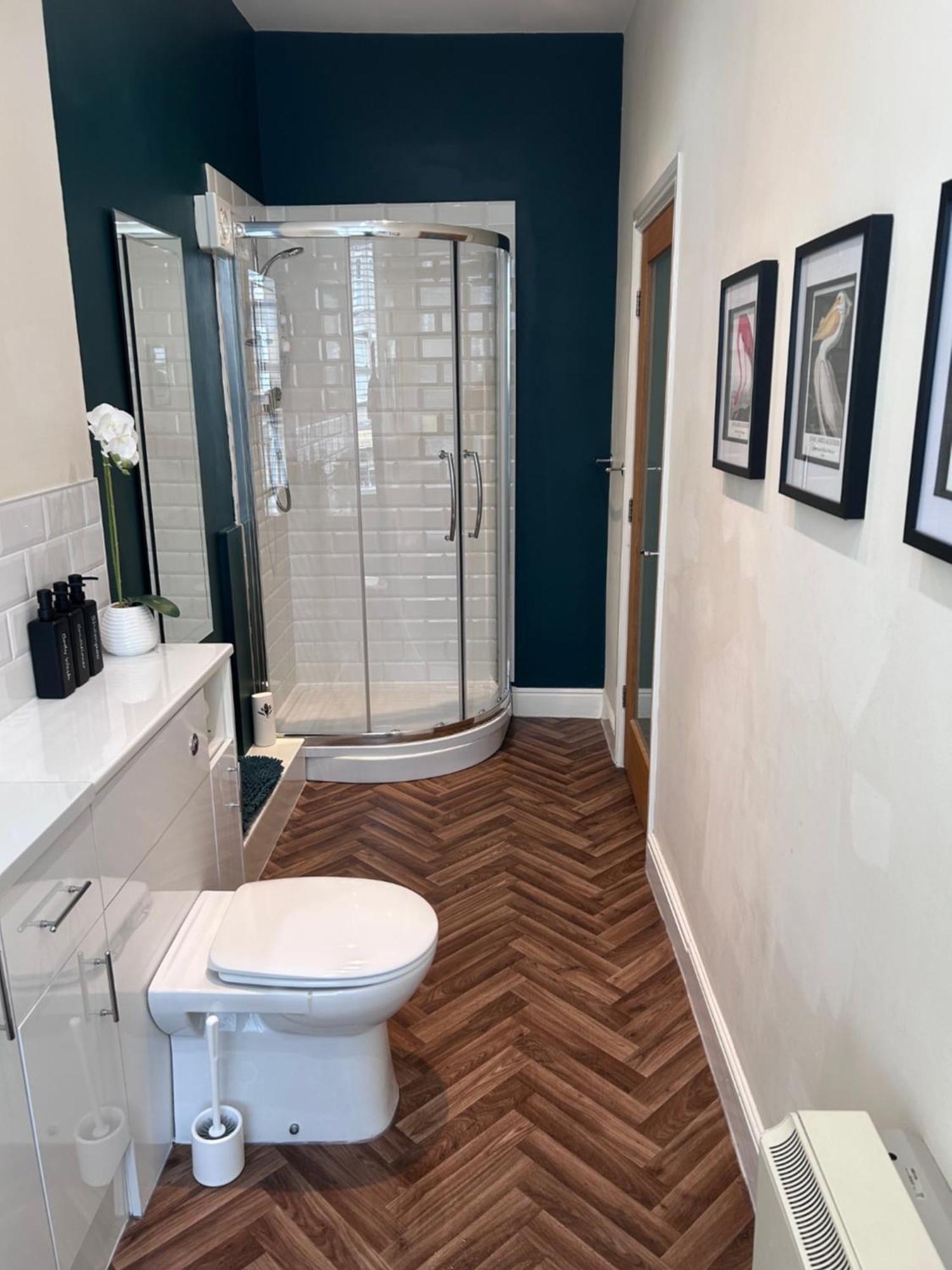 Beautifully Presented Victorian Within Walking Distance To Apartment *