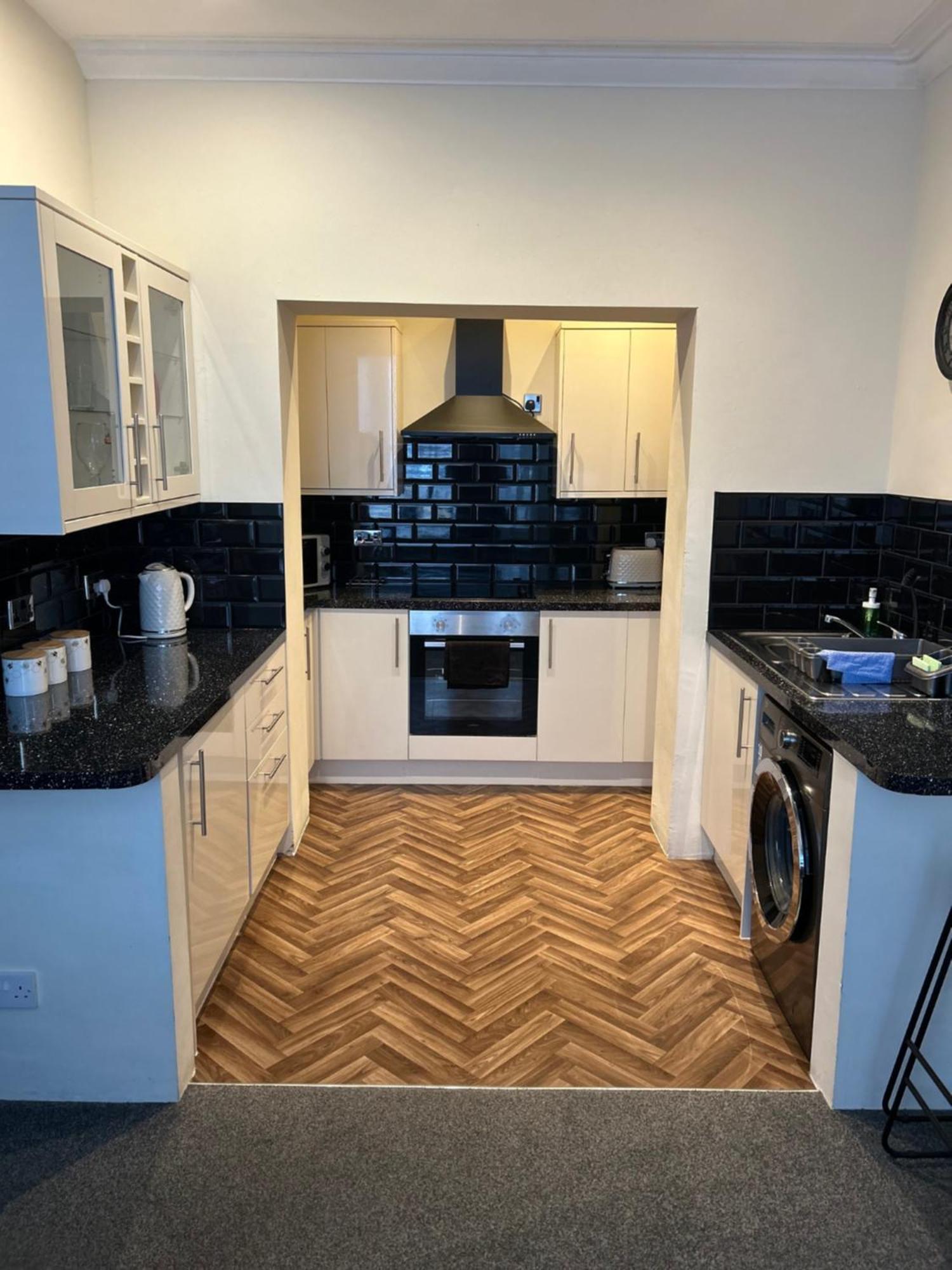 Apartment Beautifully Presented Victorian Within Walking Distance To *