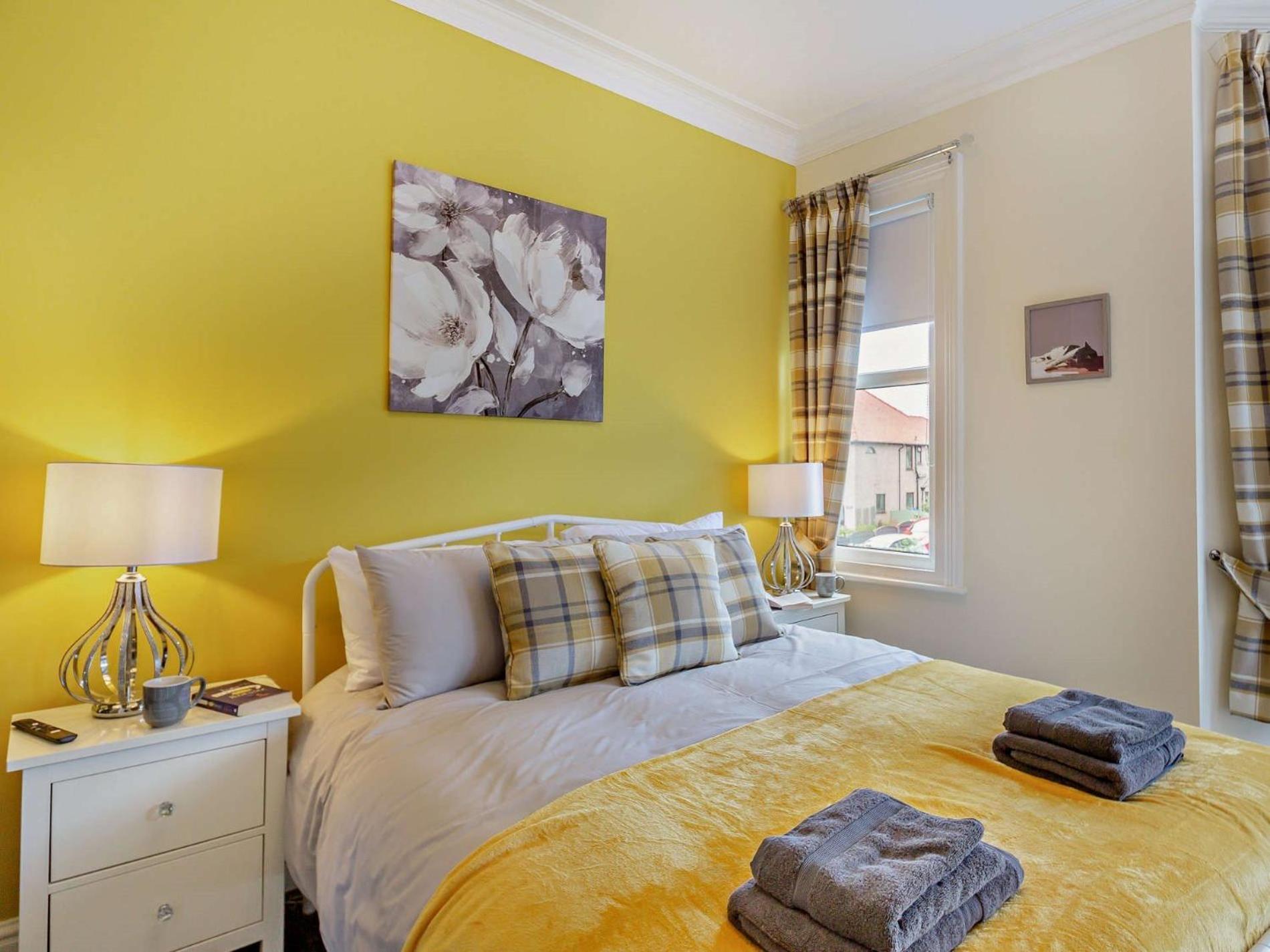 4 Bed In 95235