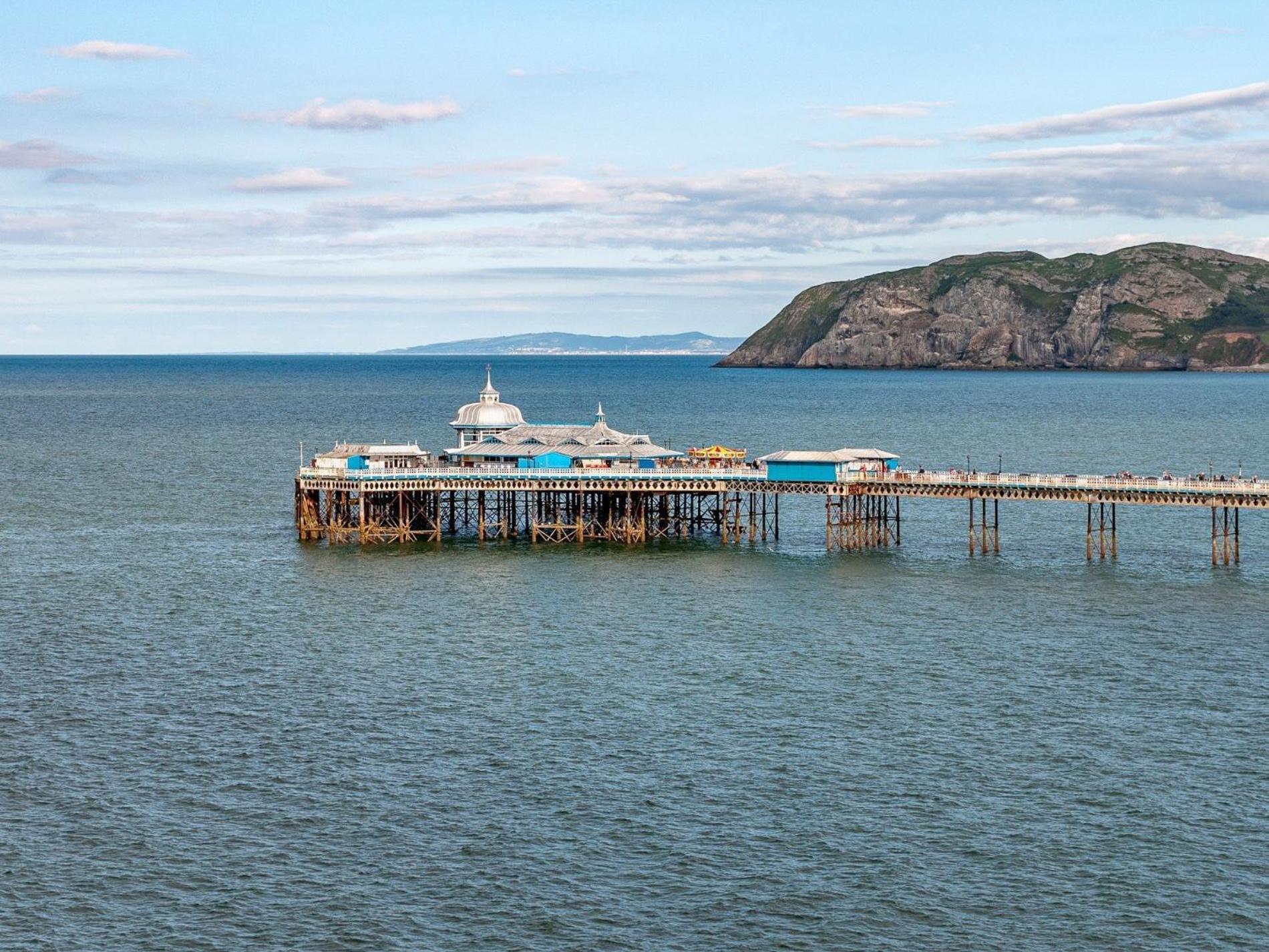 4 Bed In 95235 Holiday home Llandudno