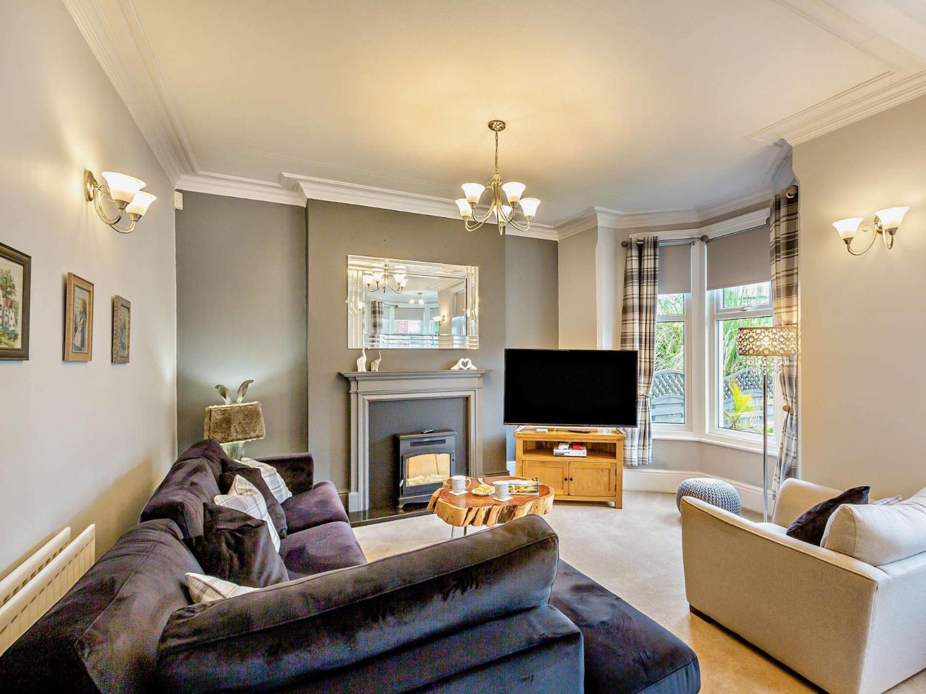 4 Bed In 95235