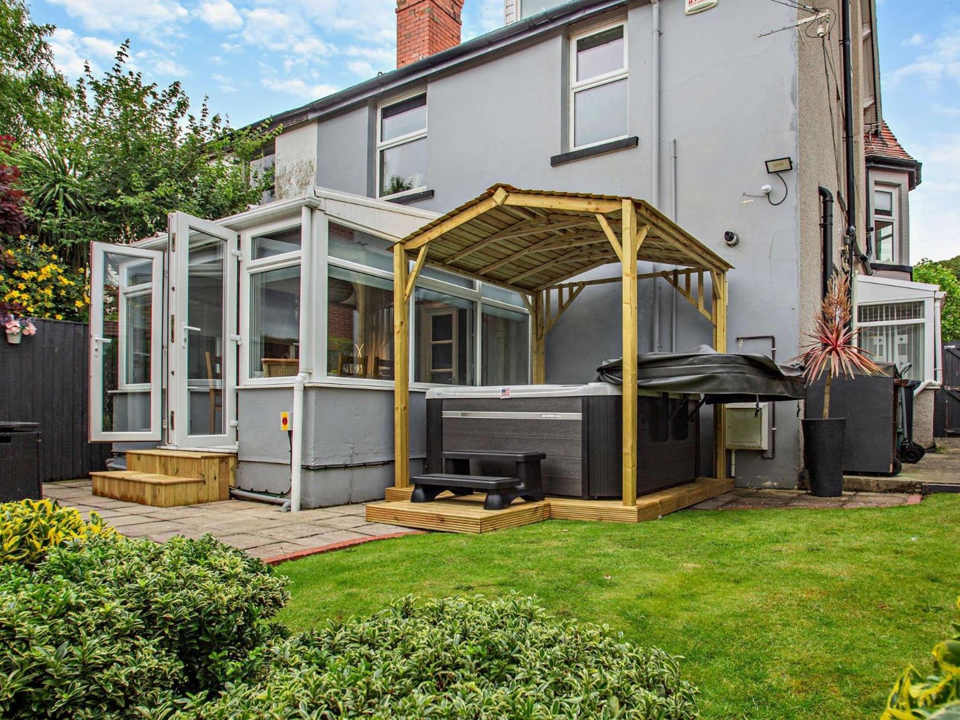 4 Bed In 95235 Holiday home Llandudno
