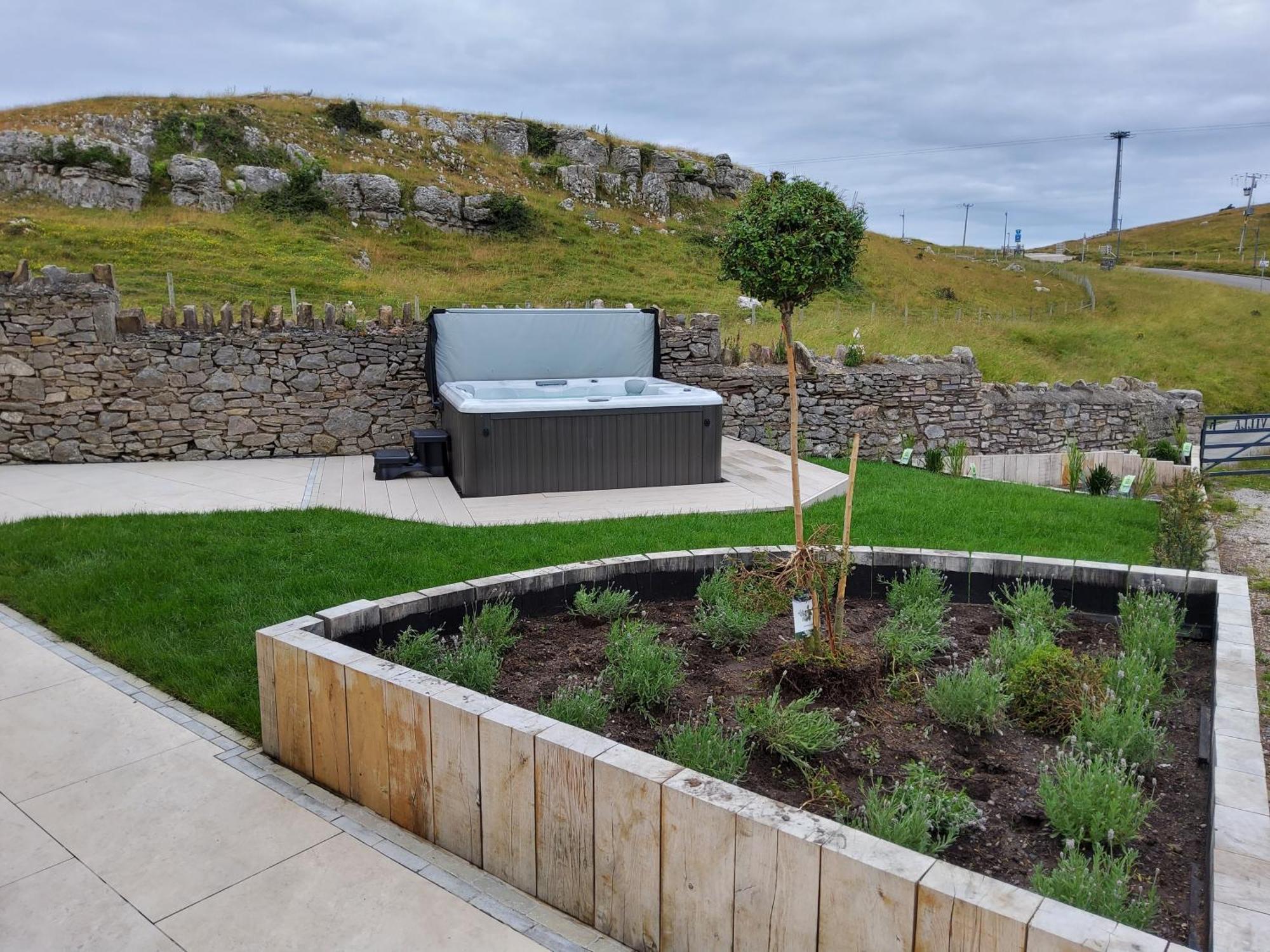Orme Villa, Hot Tub, Llandudno, Stunning Views , Sleeps 12 Holiday home *