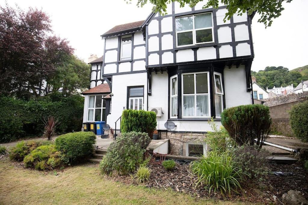 Apartment Anchorage 4 - One Bed Close To The Centre And The Beach, Located In Llandudno, North Wales *
