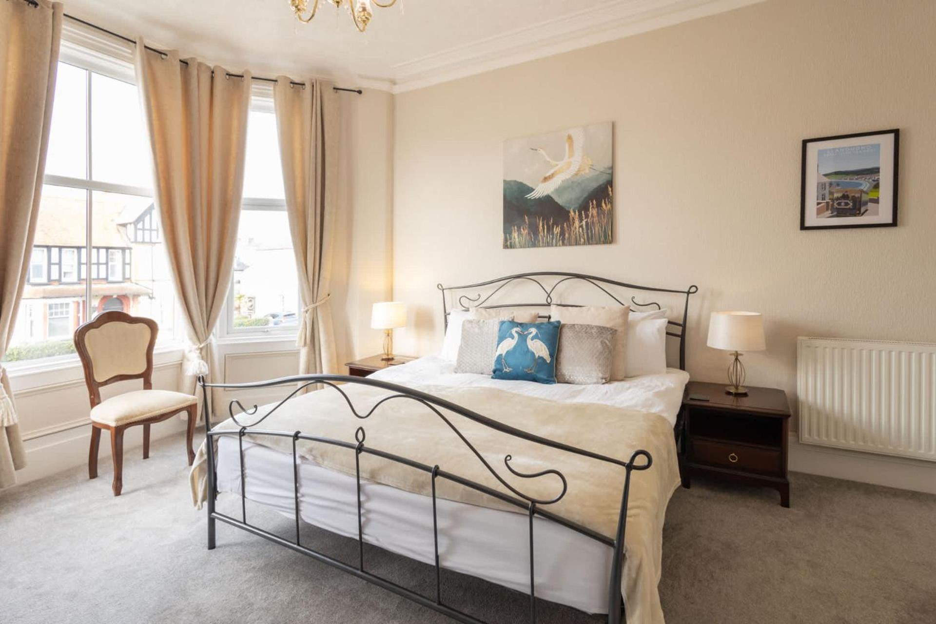 Host & - The Keep * Llandudno