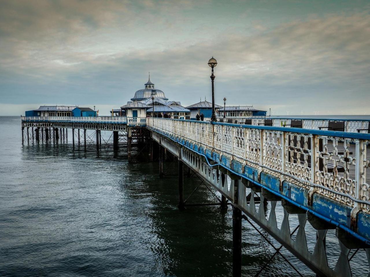 Family In With Parking Llandudno