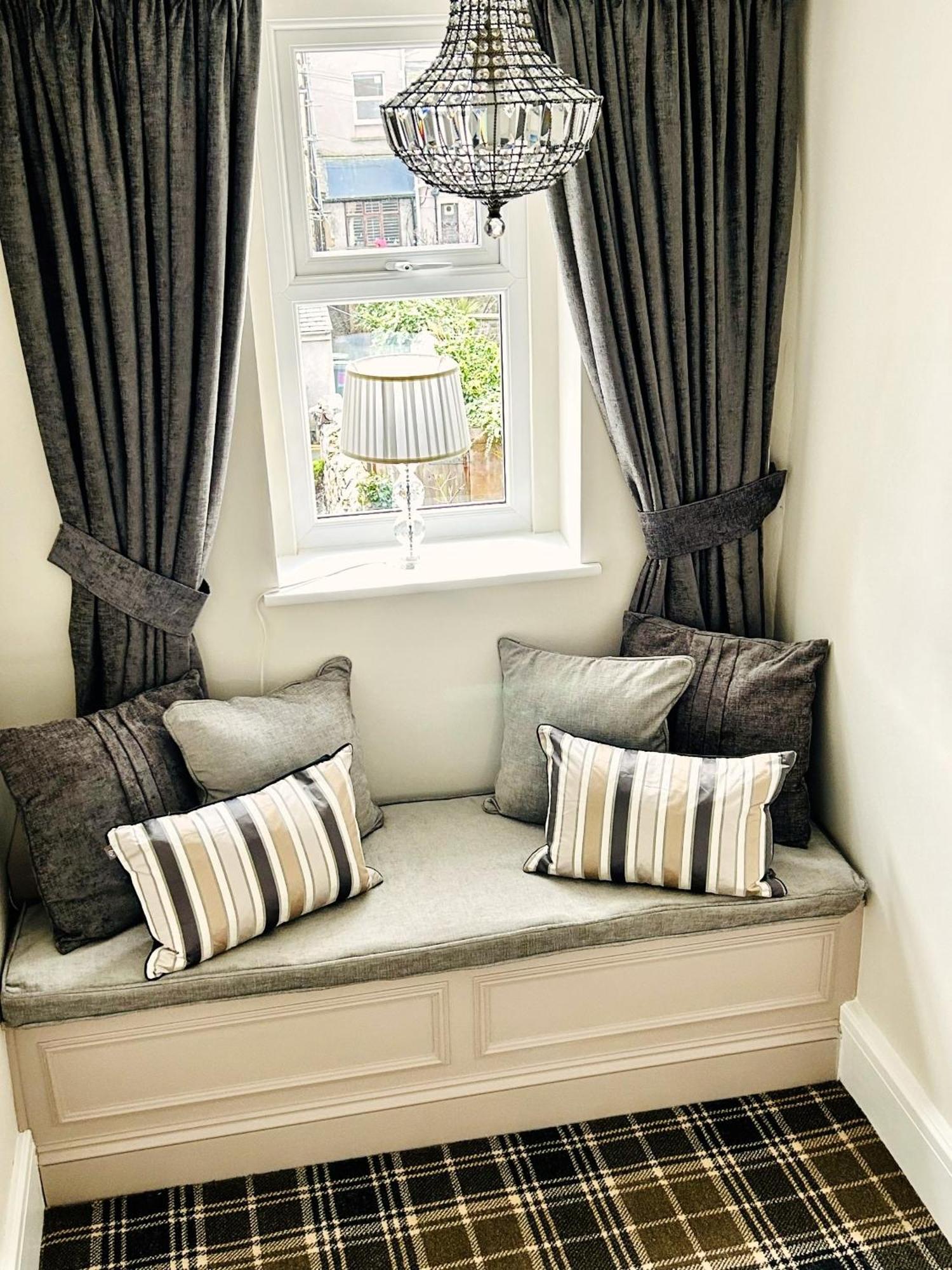Willesden, 1, A Beautifully Furnished One Bedroomed In The Heart Of * Llandudno