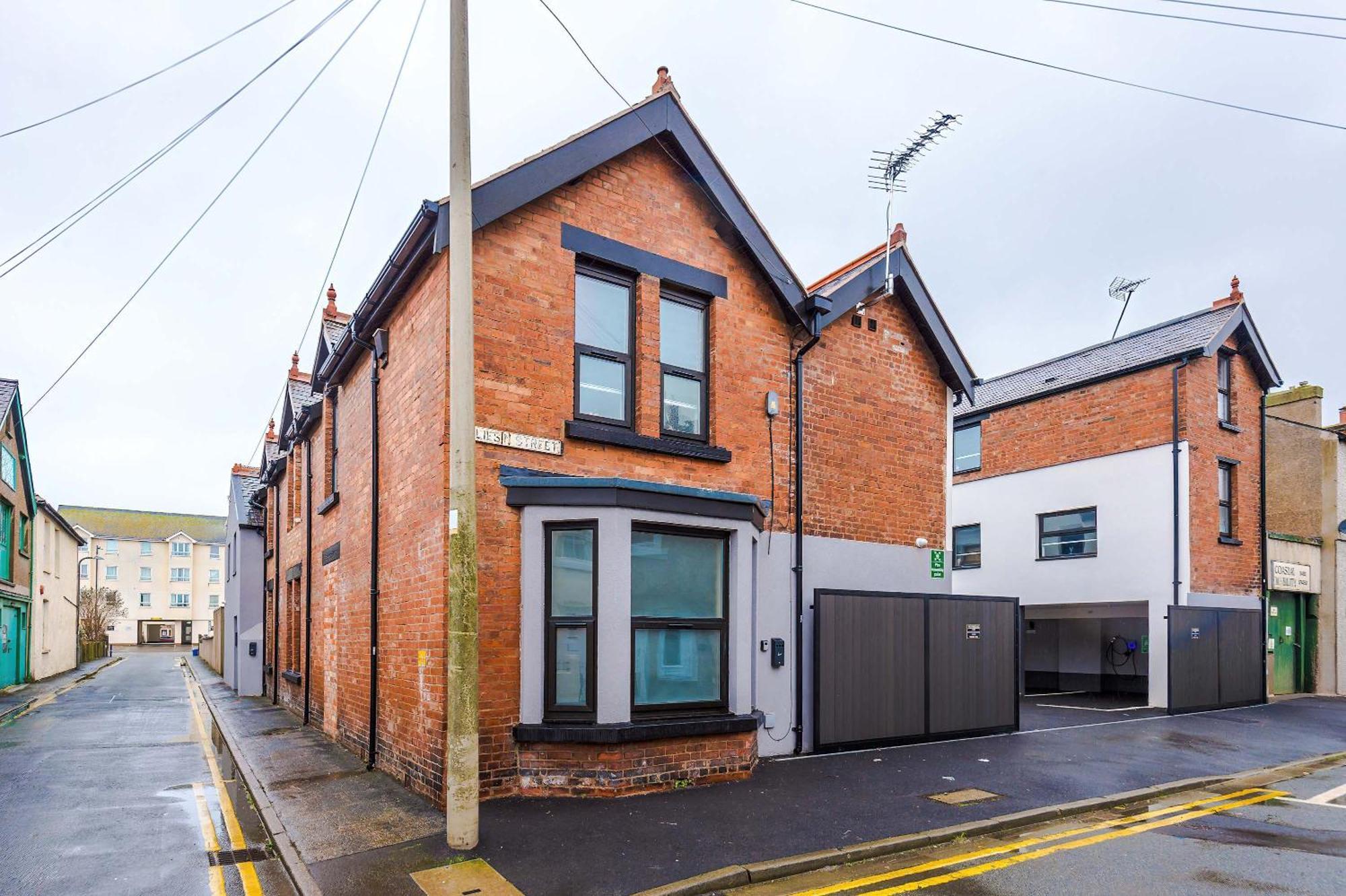 Apartment Court Complex - Sleeps 24 Llandudno