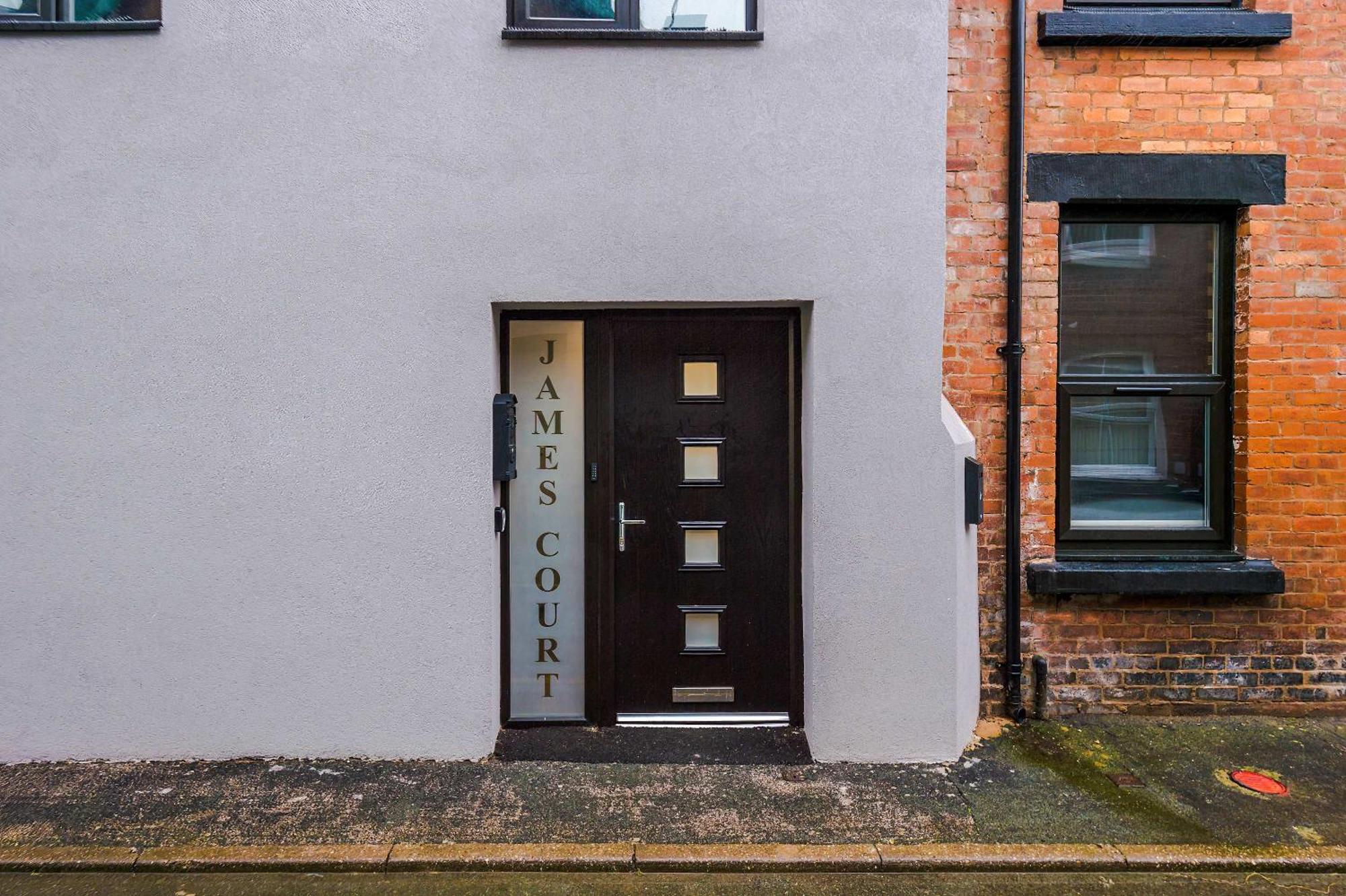 Court Complex - Sleeps 24 Llandudno