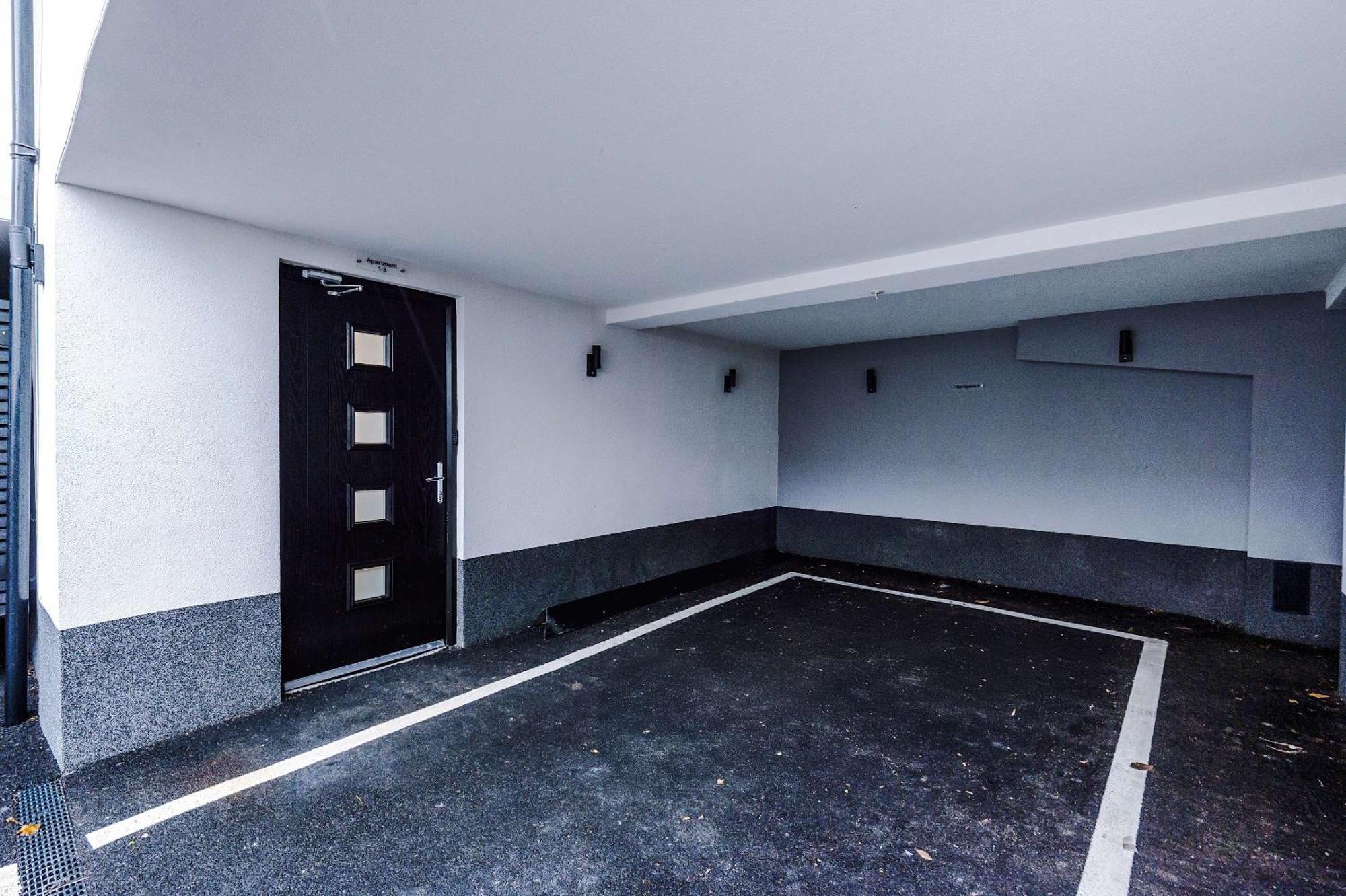 Apartment Court Complex - Sleeps 24