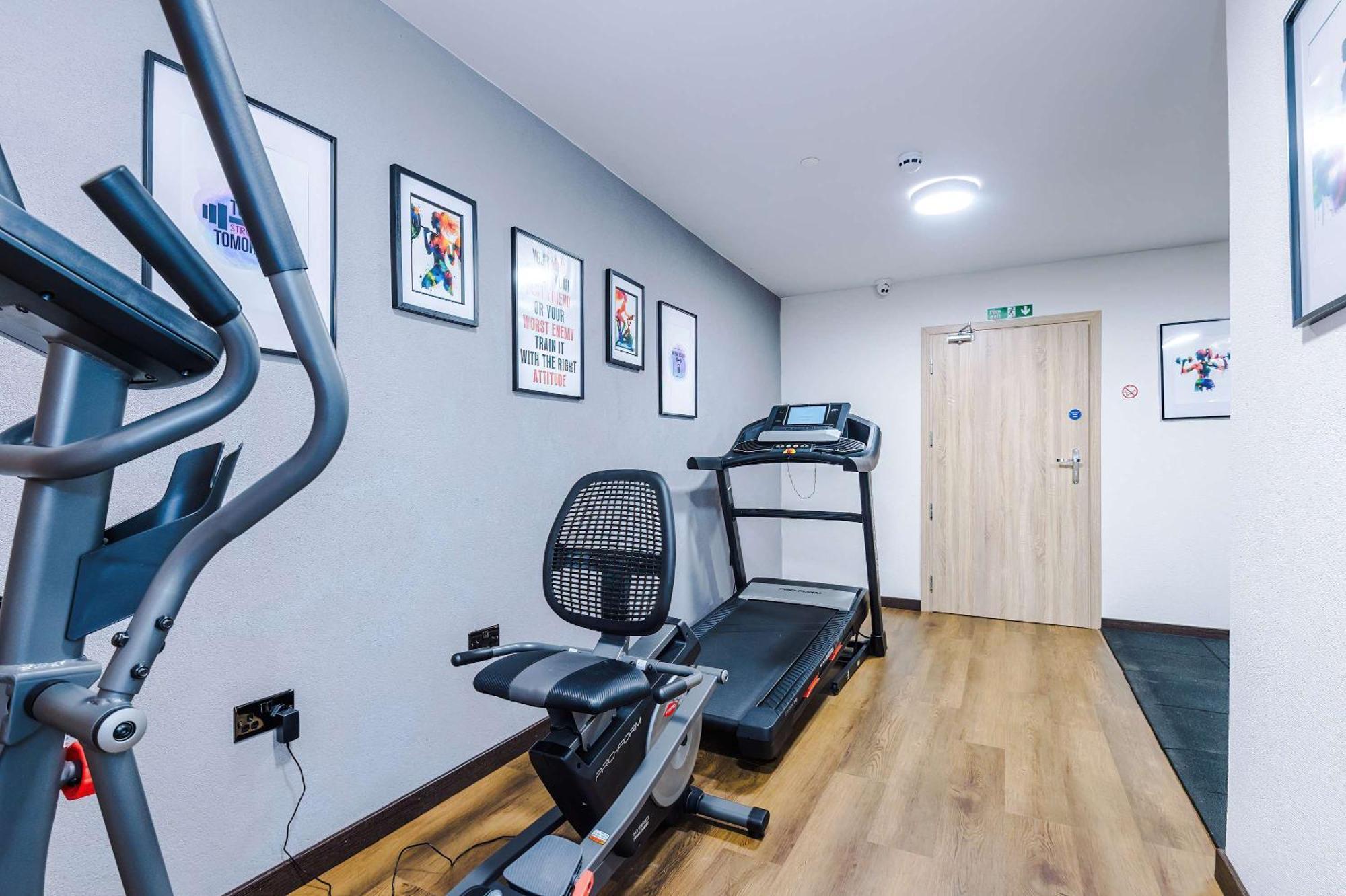 Court Complex - Sleeps 24 *