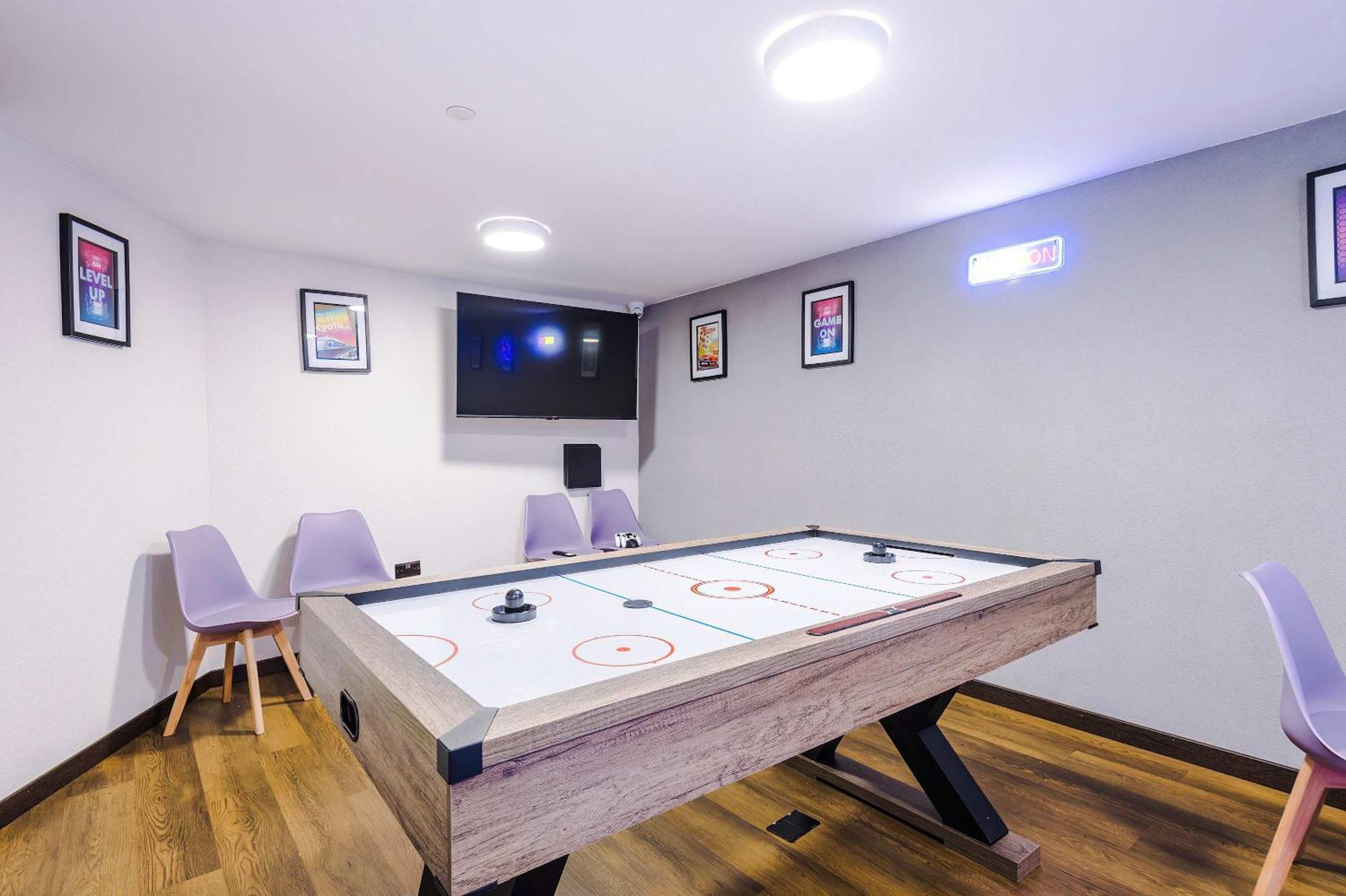Court Complex - Sleeps 24 Llandudno