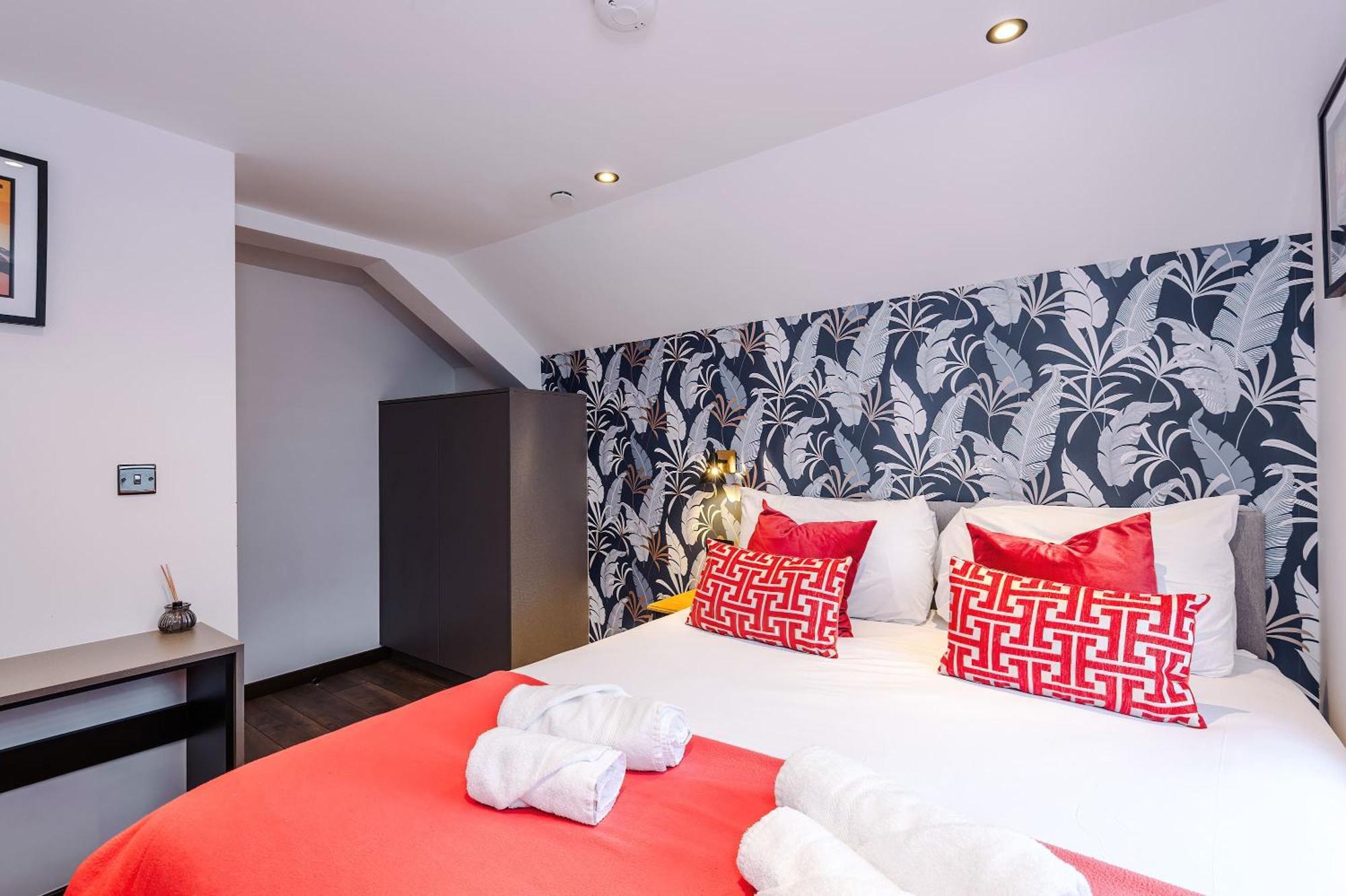 Court Complex - Sleeps 24 Llandudno
