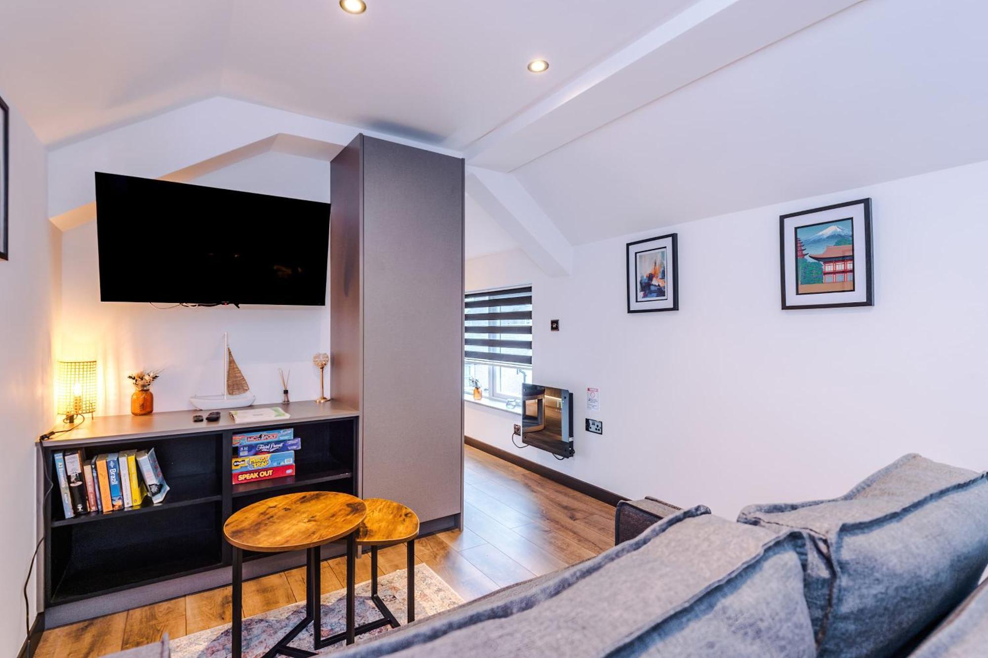 Court Complex - Sleeps 24 Llandudno