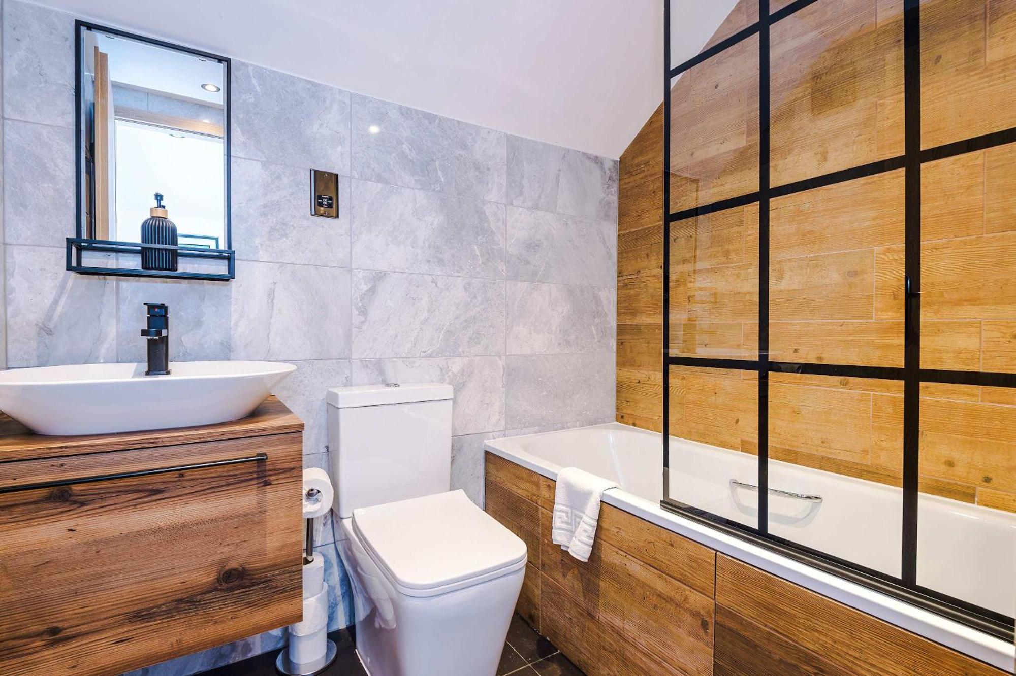 Apartment Court Complex - Sleeps 24 *