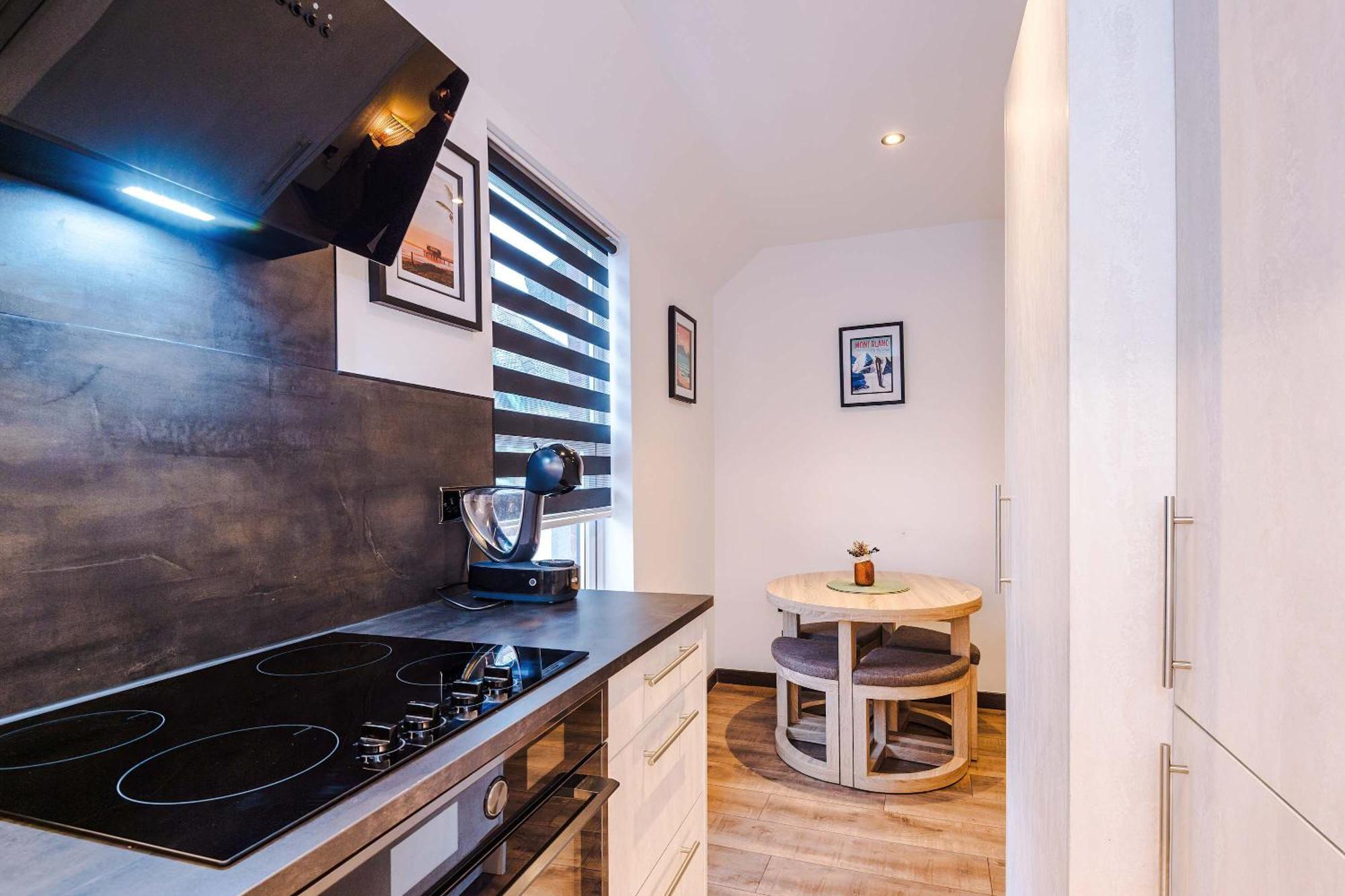 Court Complex - Sleeps 24 * Llandudno