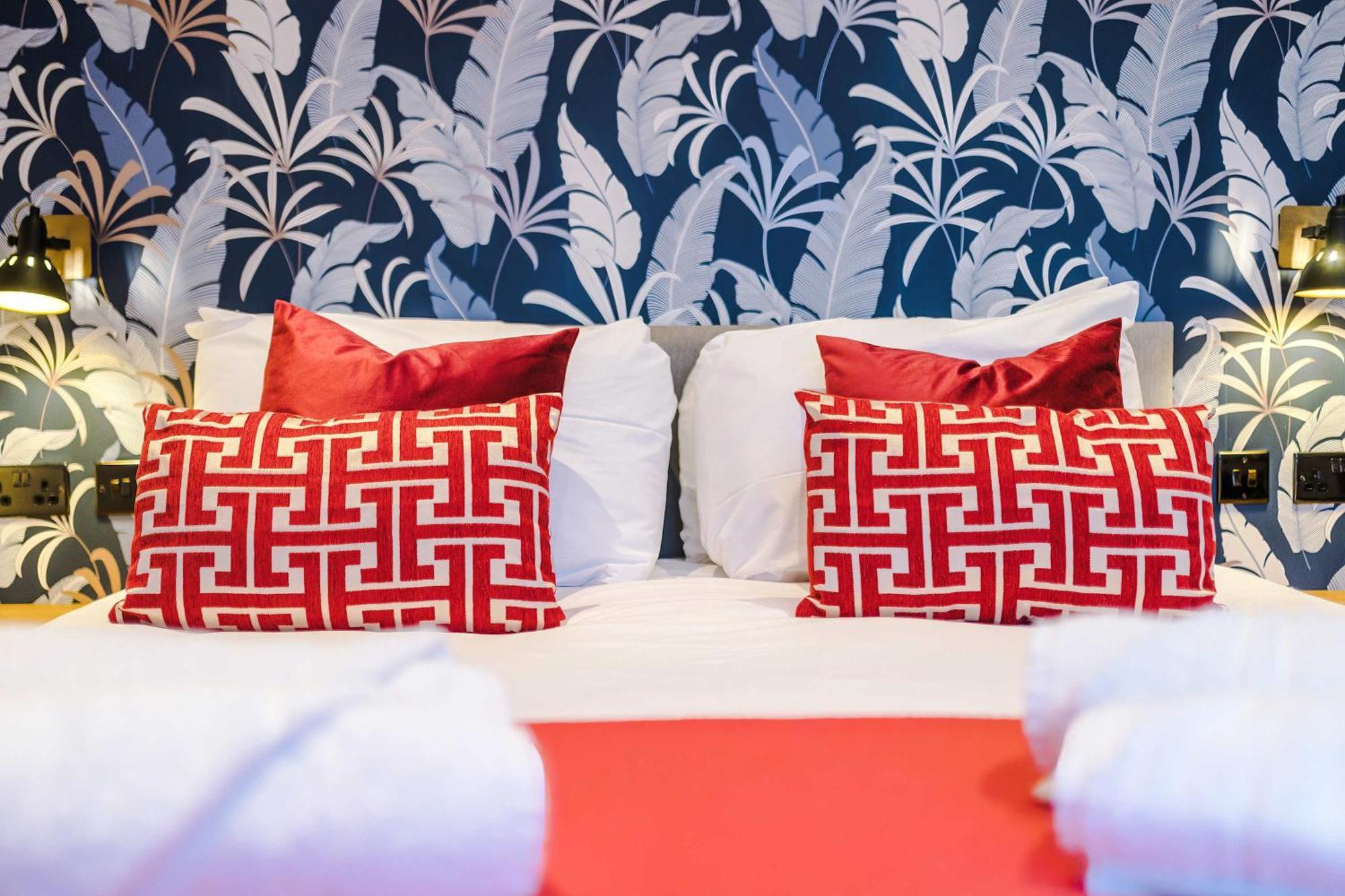 Court Complex - Sleeps 24 *