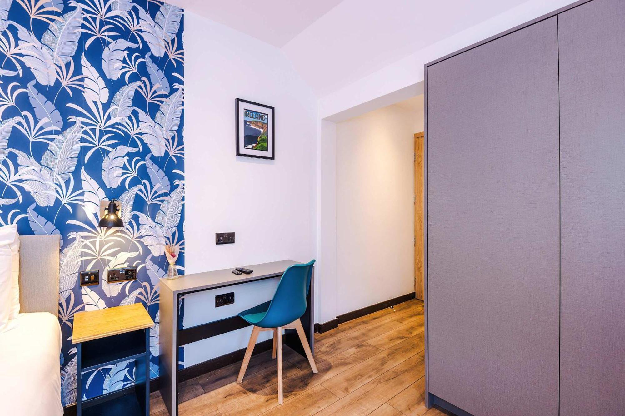 Court Complex - Sleeps 24 *