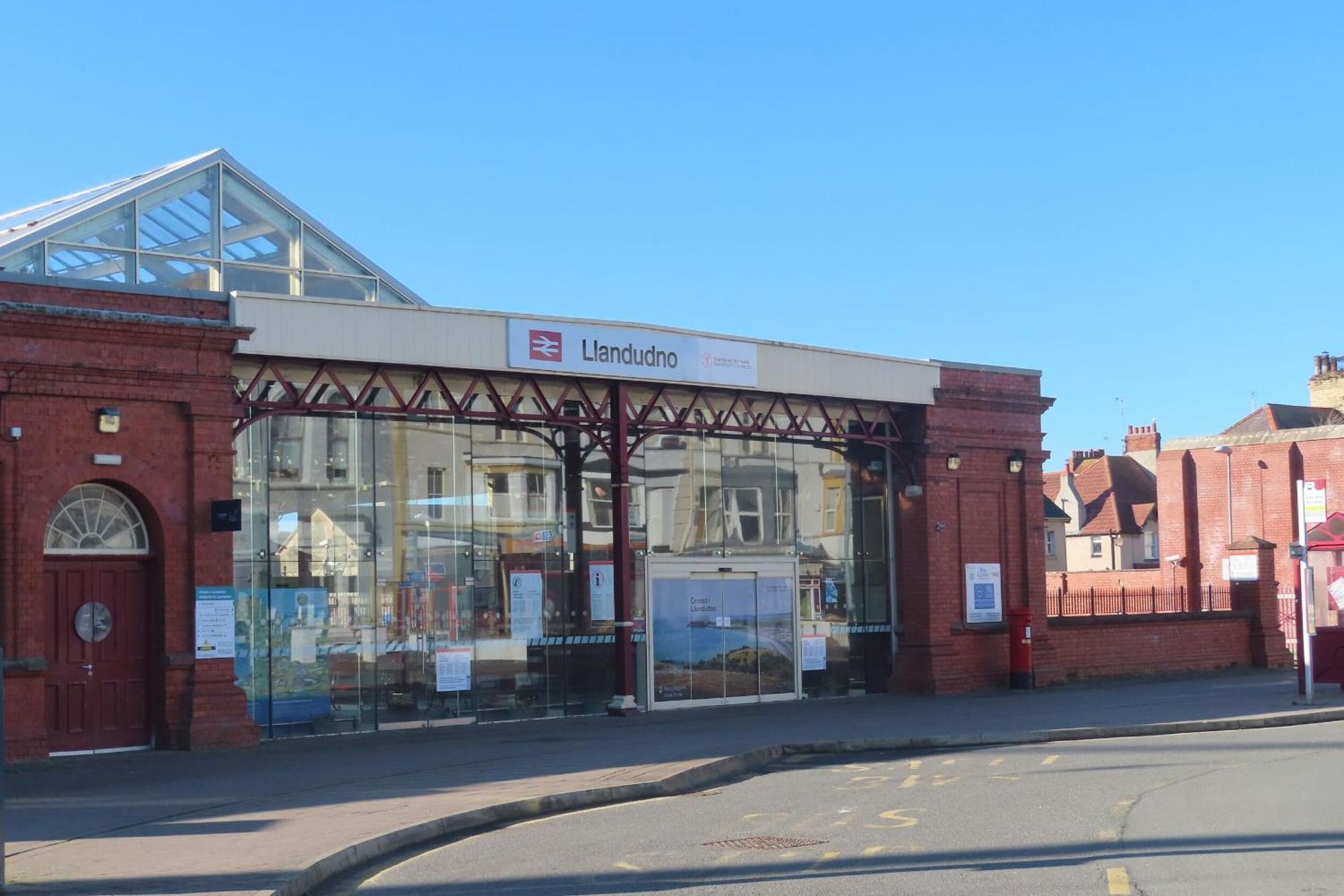 21 Taliesin Street * Llandudno