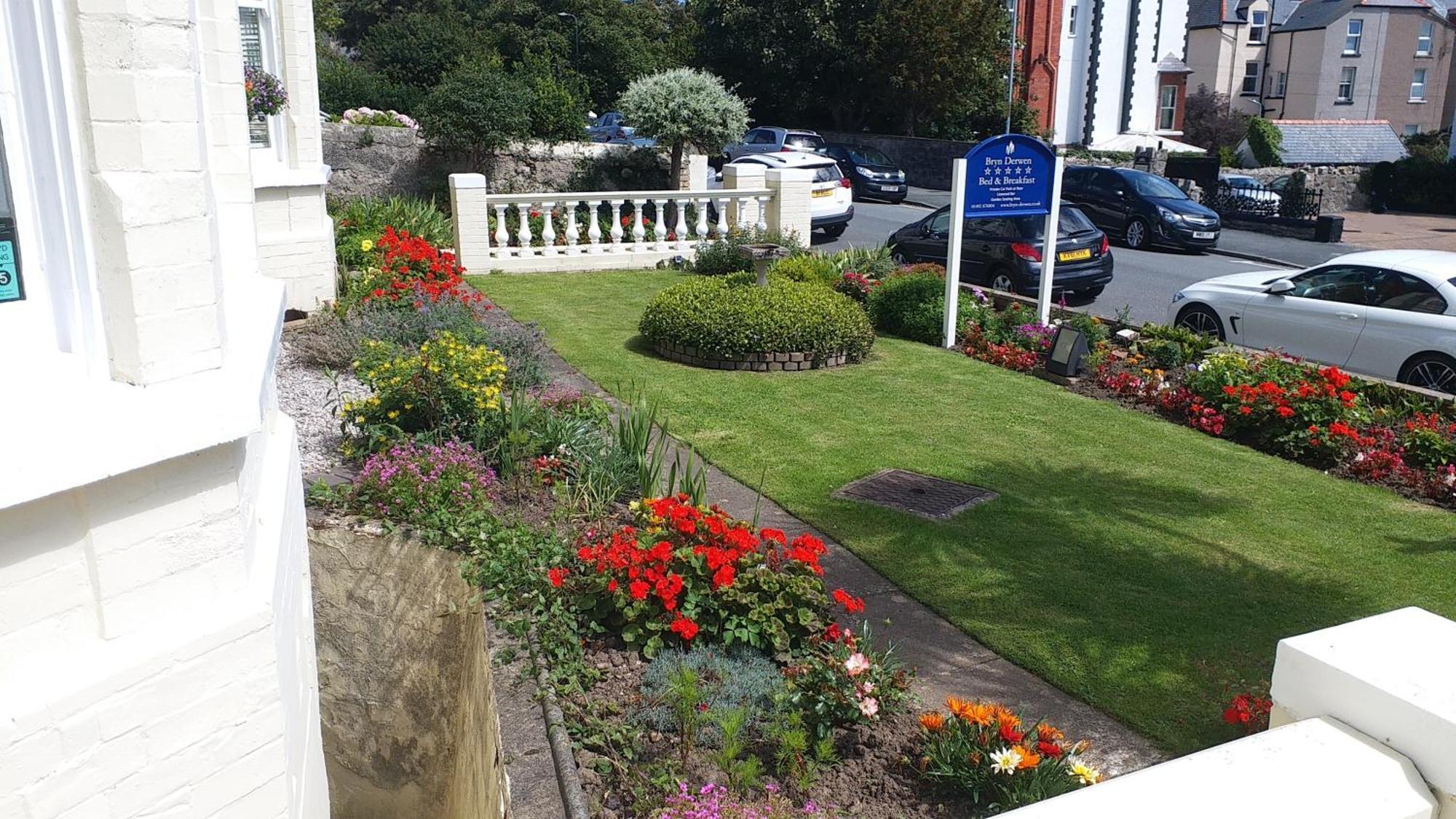 Bryn Derwen With Private Car Park 5* Llandudno