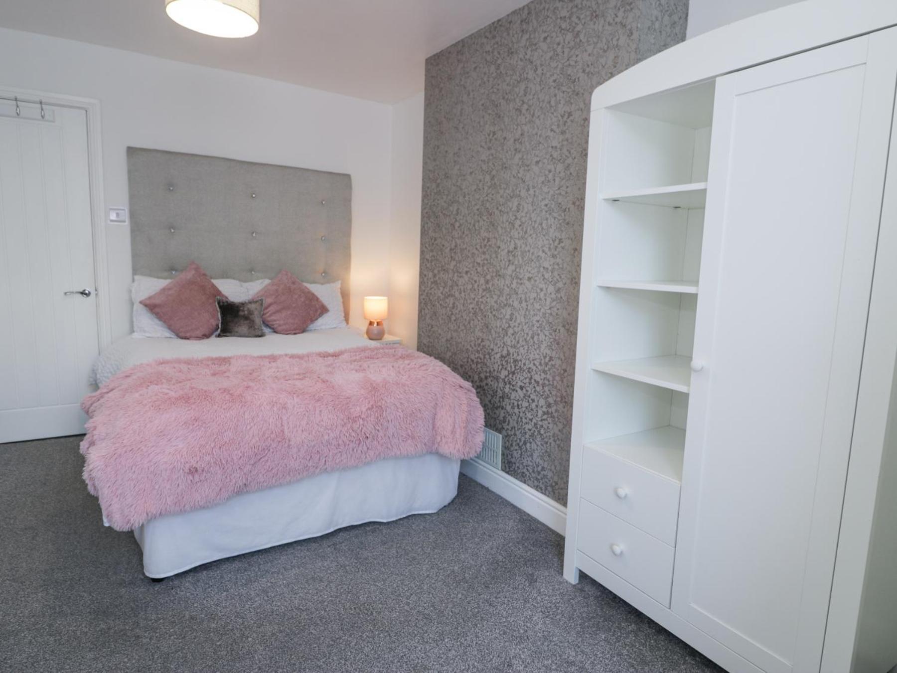 1 - Apartment Llandudno