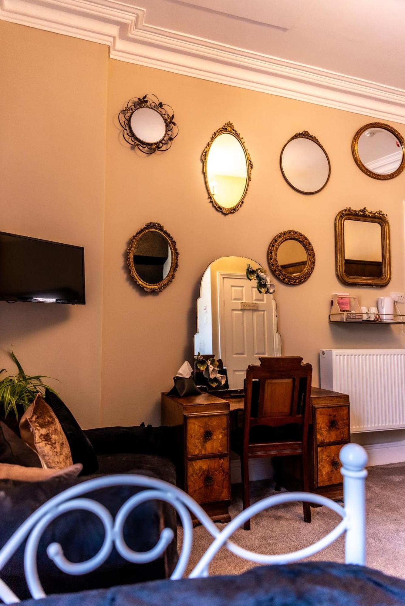 Mulberry House 2*