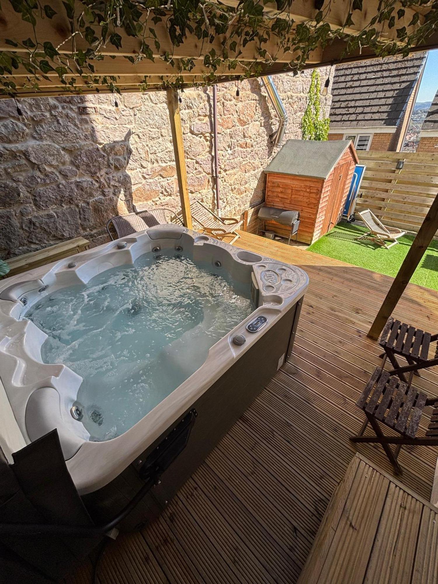 Detached House With Amazing Sea View And Hot Tub *