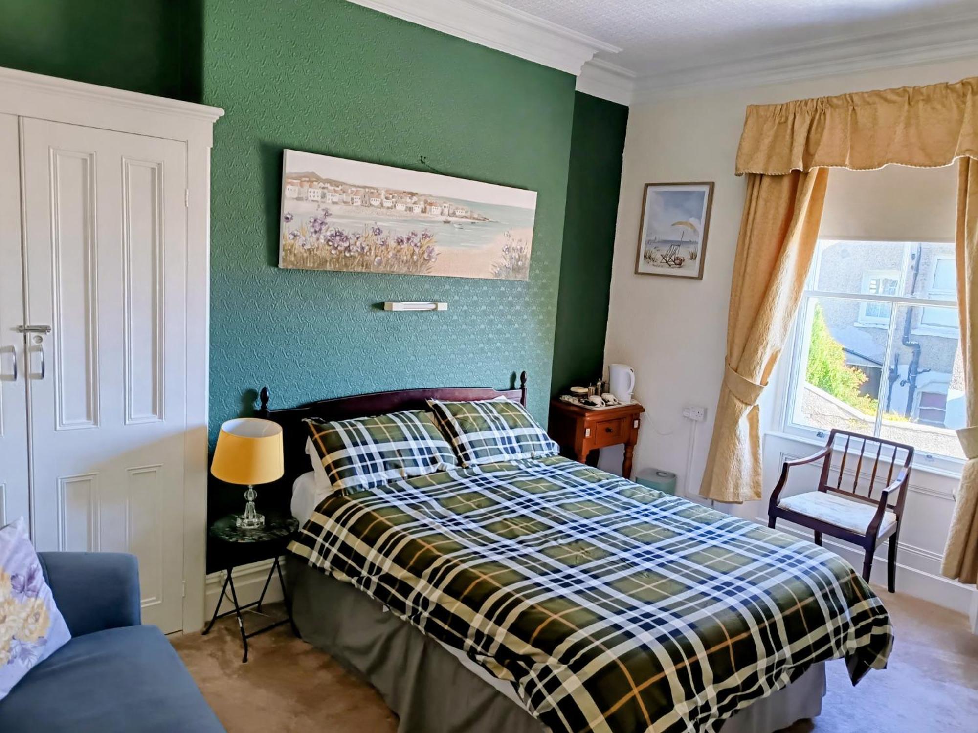 Bron Orme Private Guest house 4*