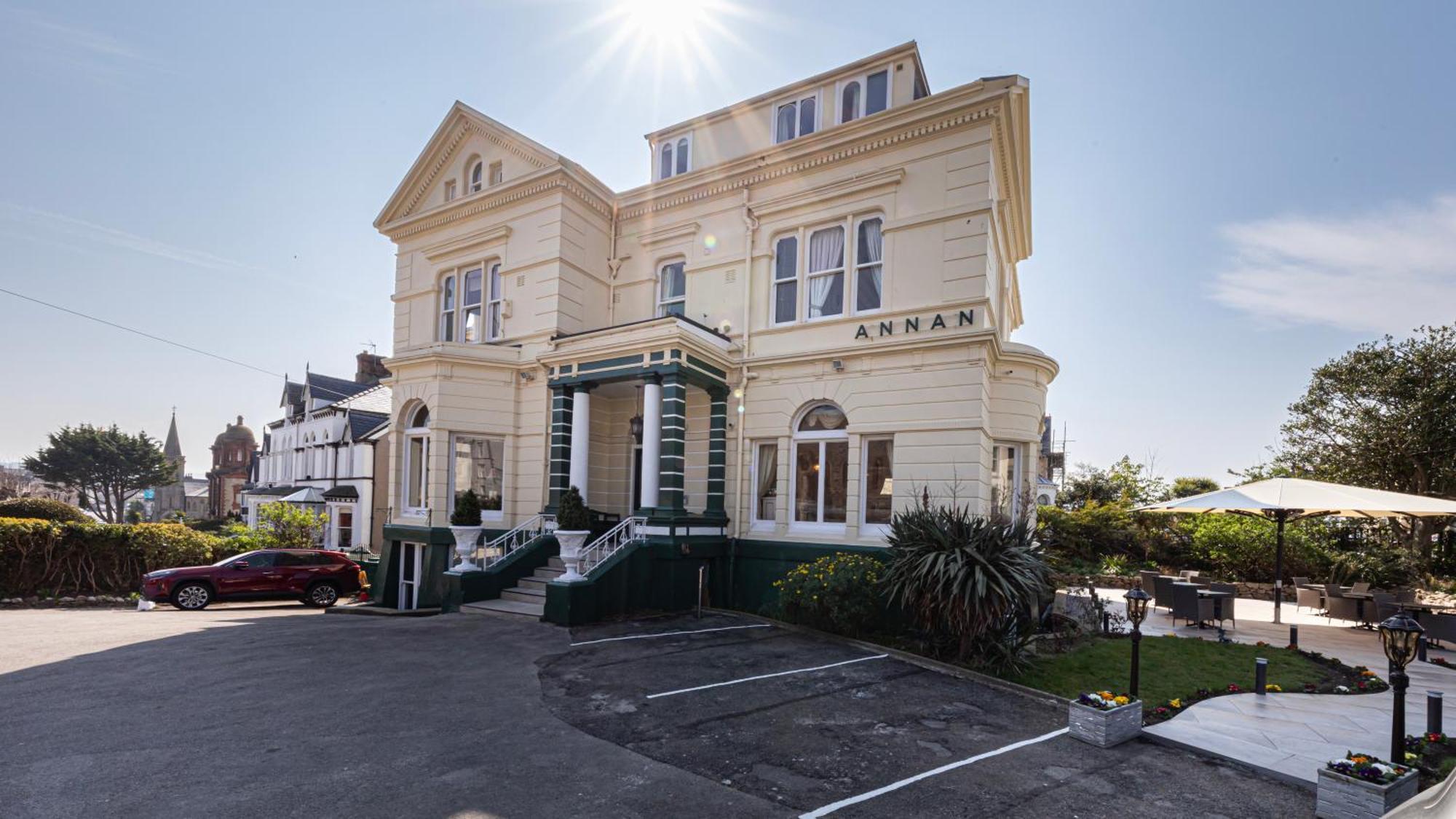 The Annan 3* Llandudno