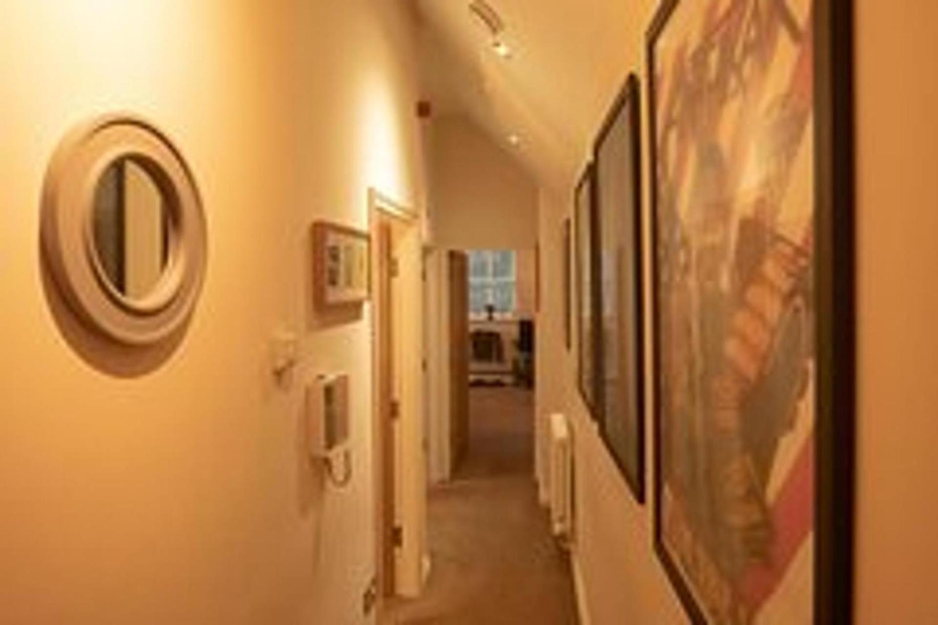 Modern 2nd Floor 1 Bed In The Heart Of