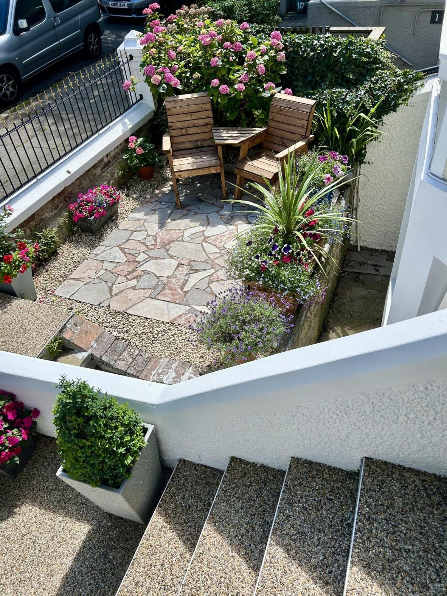 Willesden, 2, A Beautifully Furnished And Spacious Located In The Heart Of Apartment Llandudno