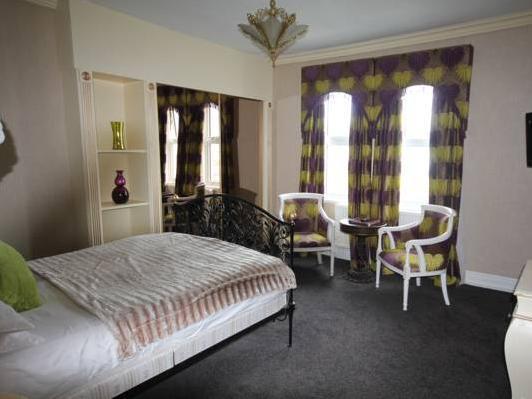 The Lilly Restaurant With 4* Llandudno