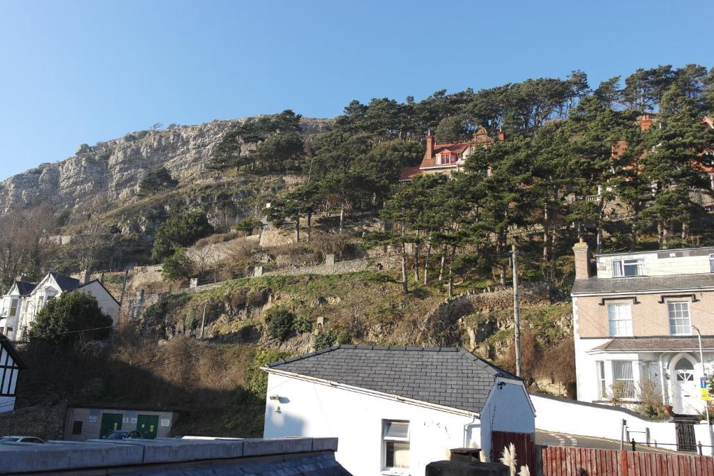 Lynton House 4*