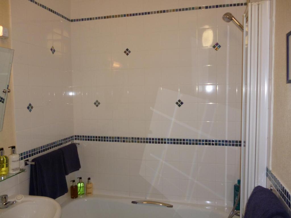 Cornerways Guest house 4*