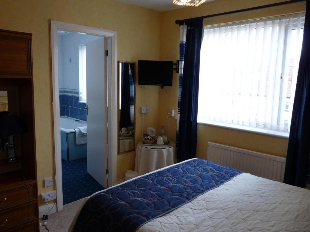 Cornerways Guest house 4*