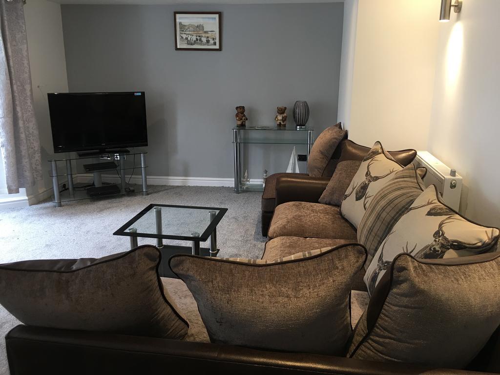 Llewellyn Avenue Apartment