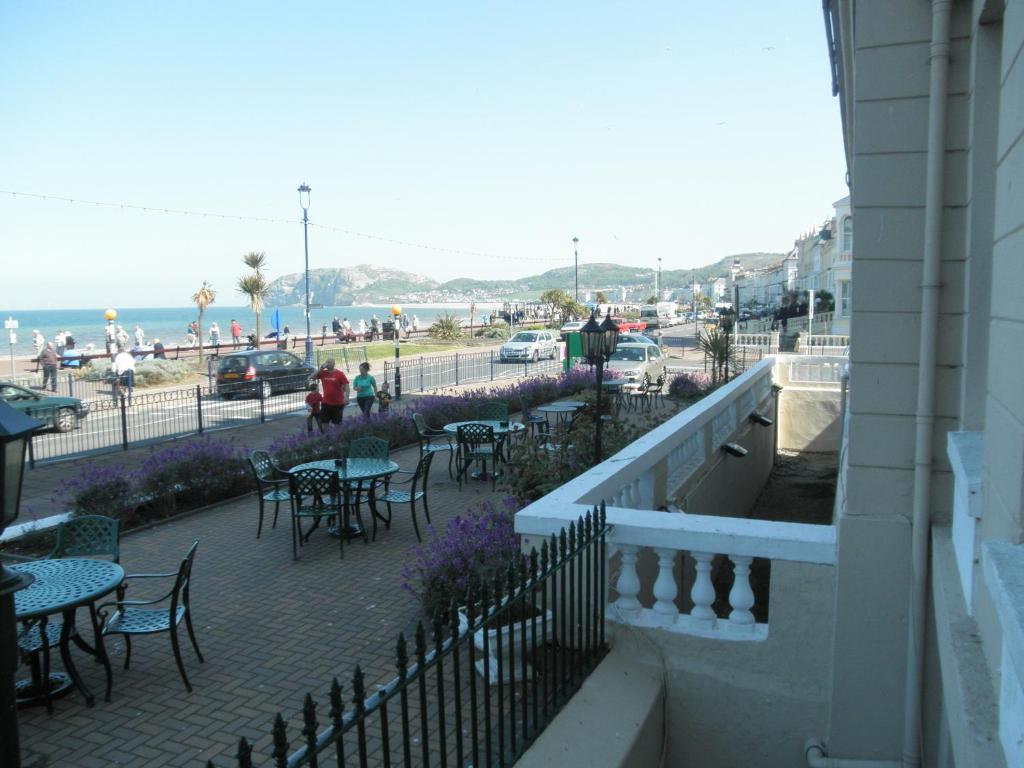 Queens 2* Llandudno