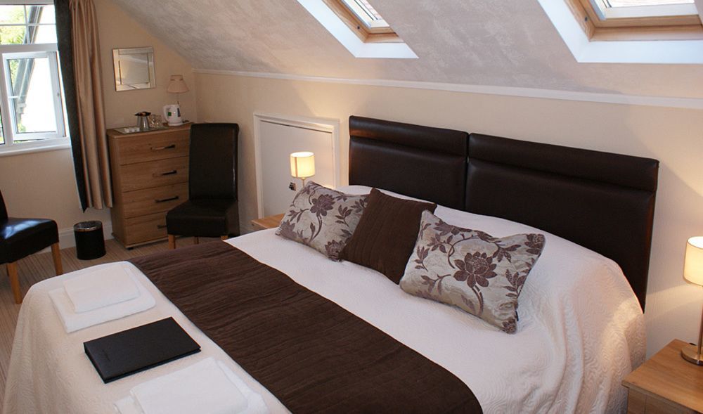 Cleave Court 3*