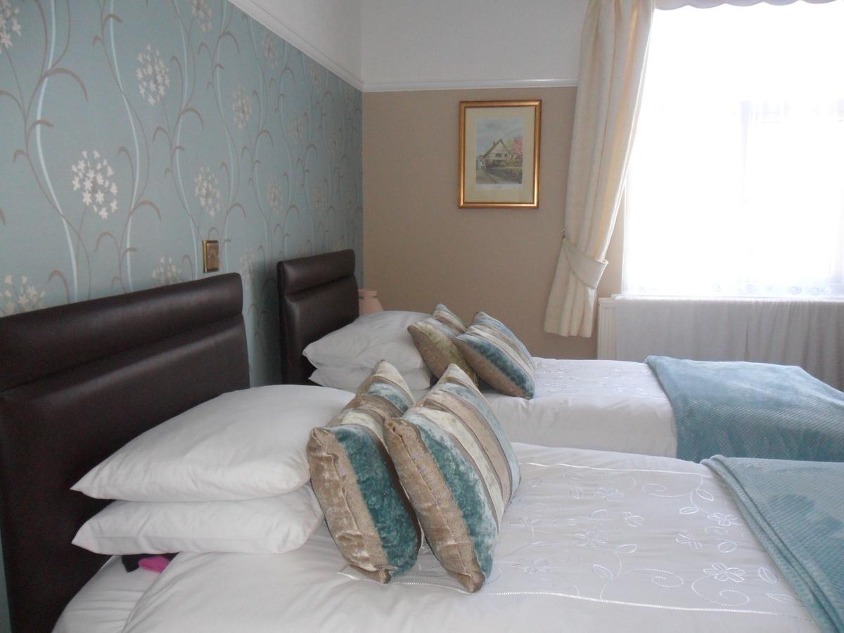 Cleave Court Guest house 3*
