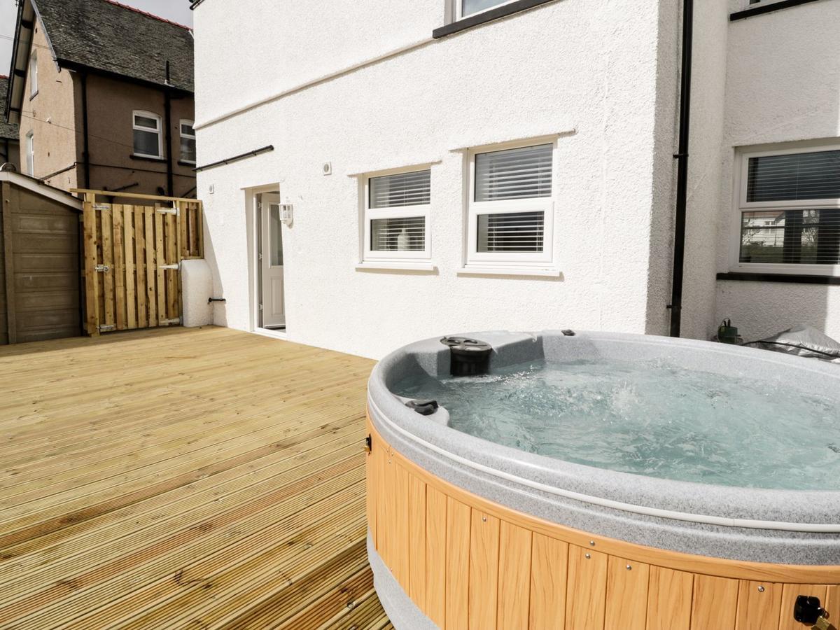 51 Trinity Avenue * Llandudno