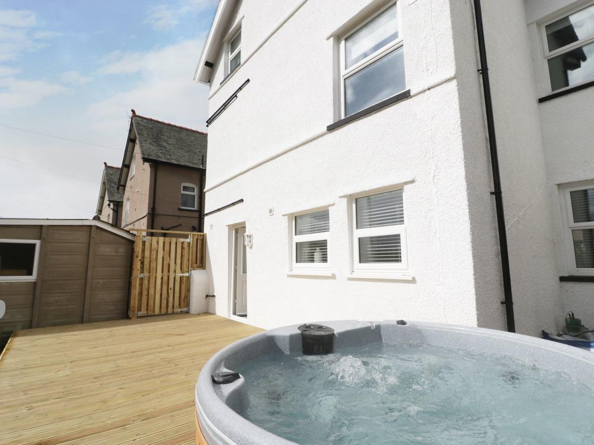 51 Trinity Avenue Holiday home Llandudno